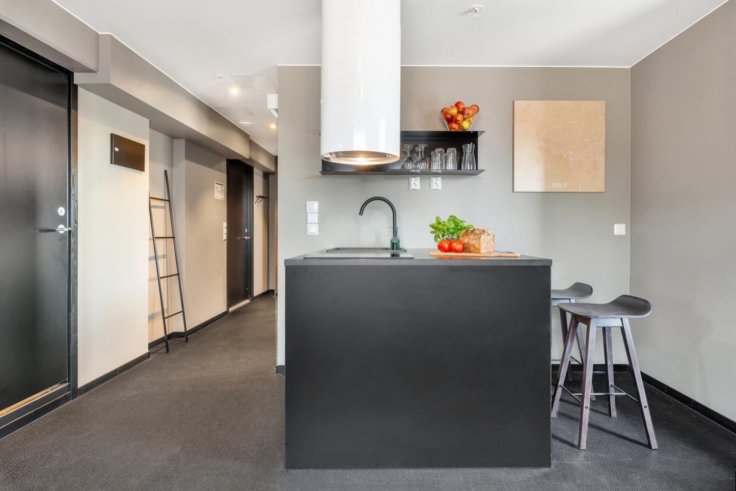 Three-Bedroom Apartment with Balcony photo 3
