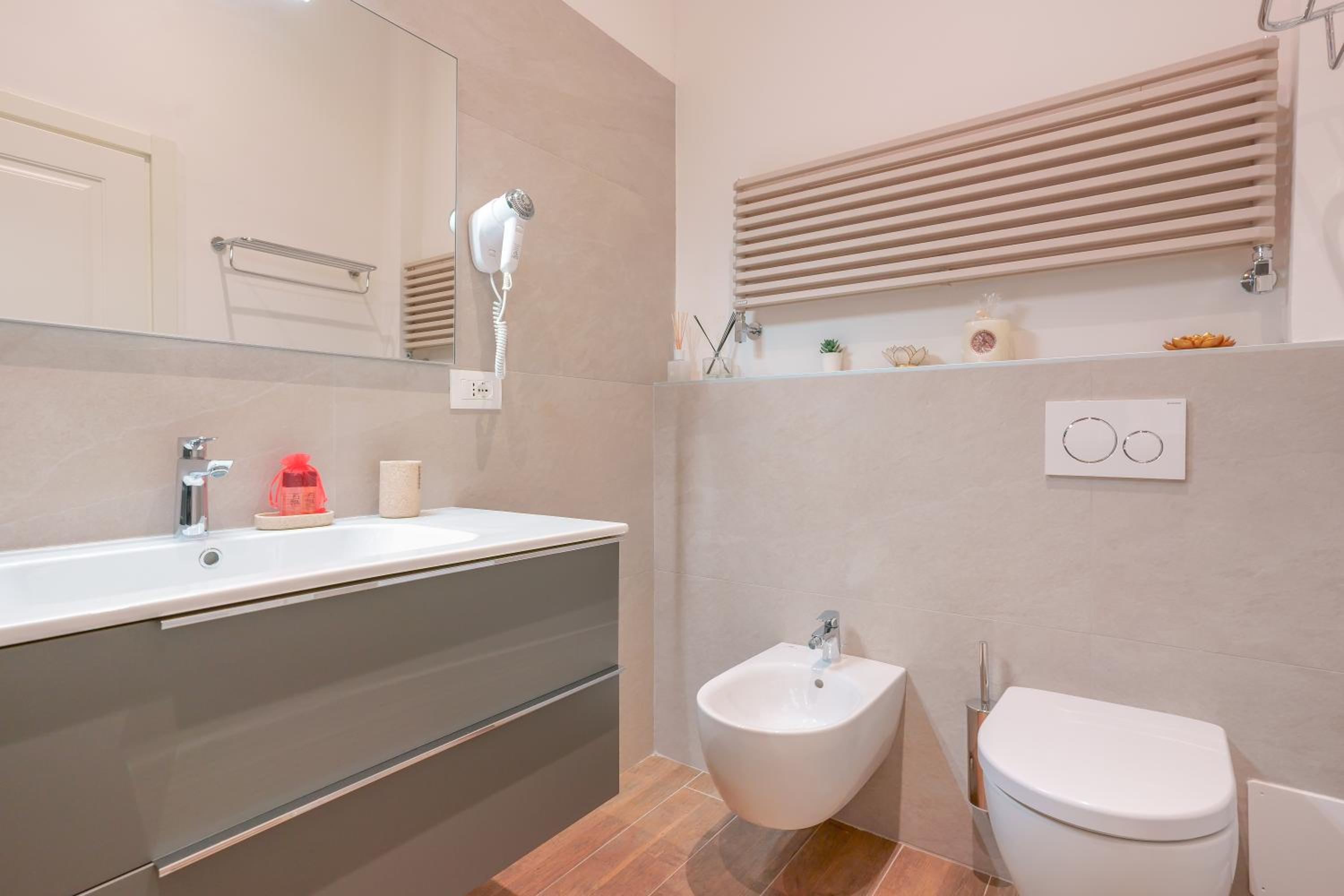 Deluxe Double Room - Photo 8