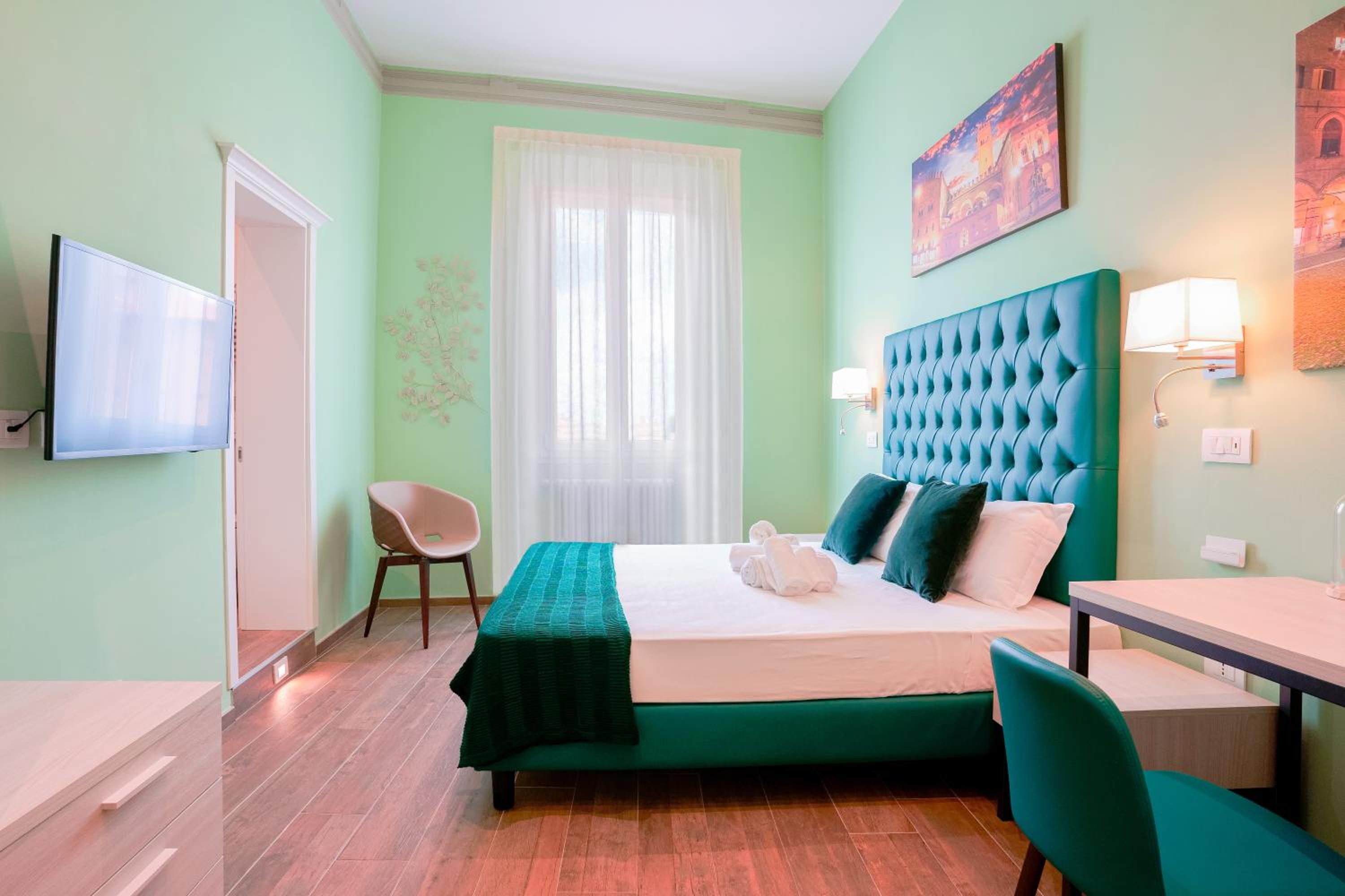 Deluxe Double Room - Photo 14