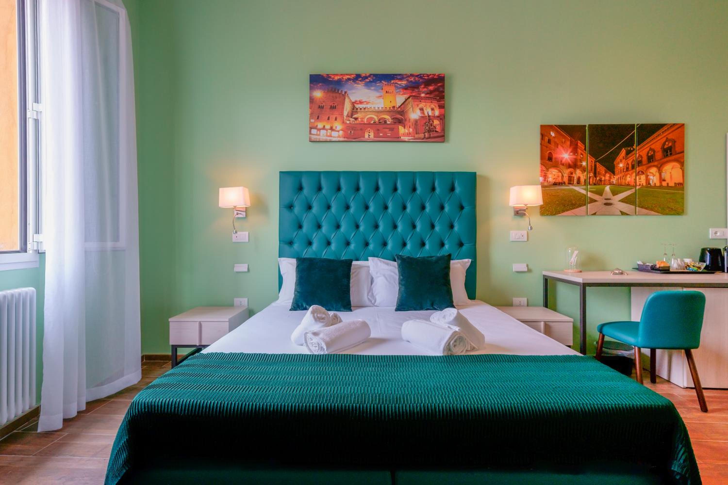 Deluxe Double Room - Photo 12