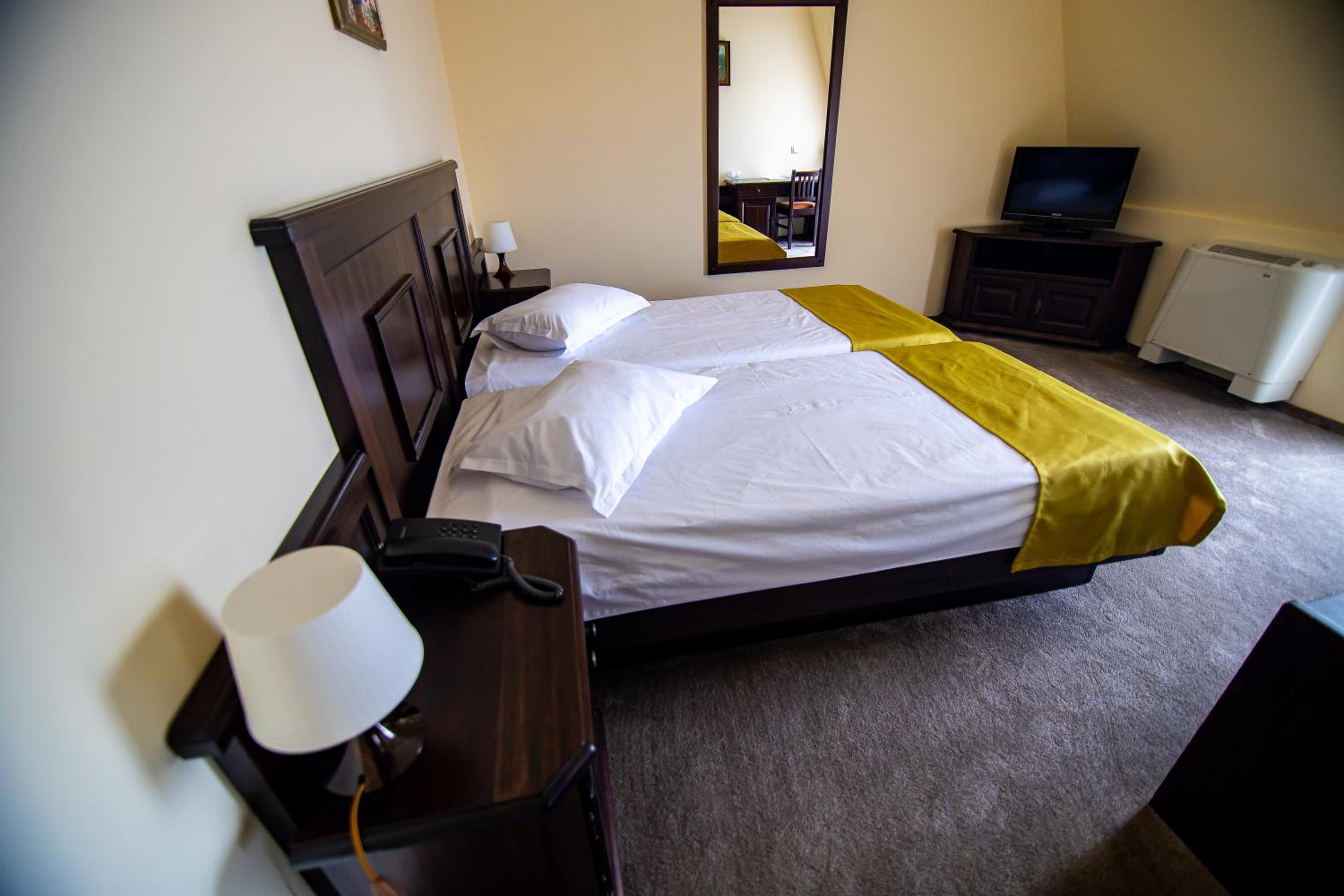 Twin Room - Photo 6