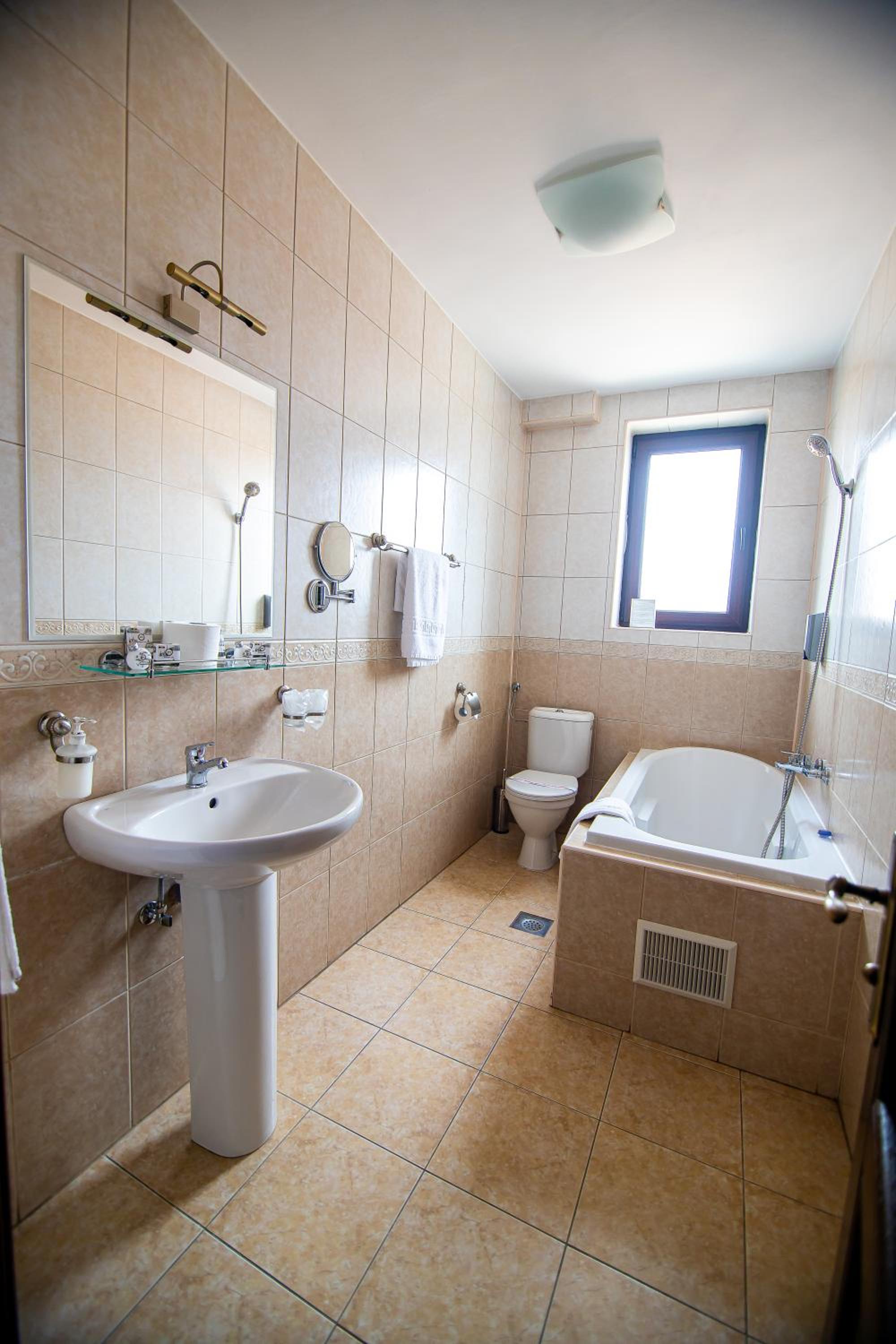 Twin Room - Photo 9