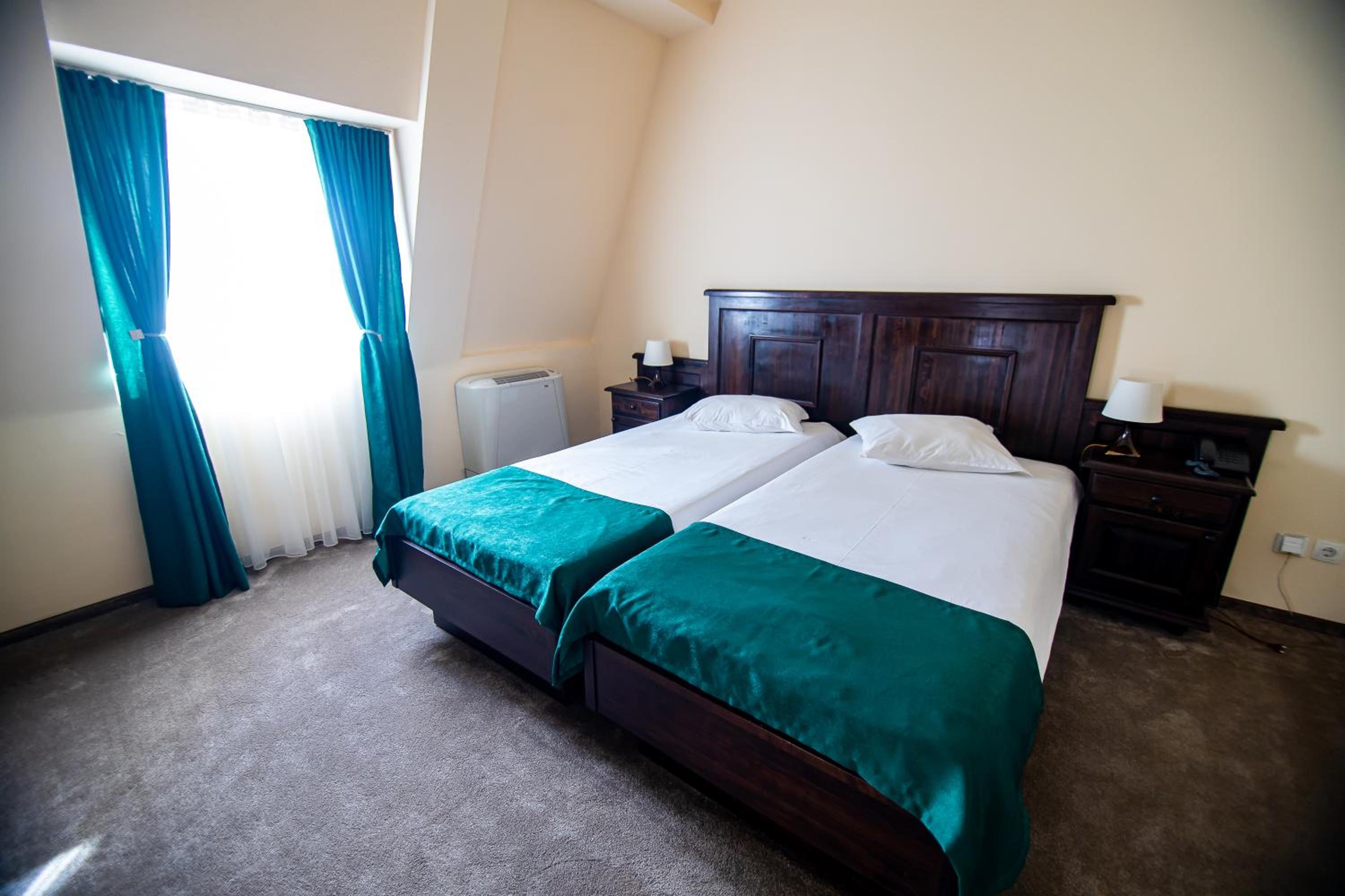 Twin Room - Photo 3