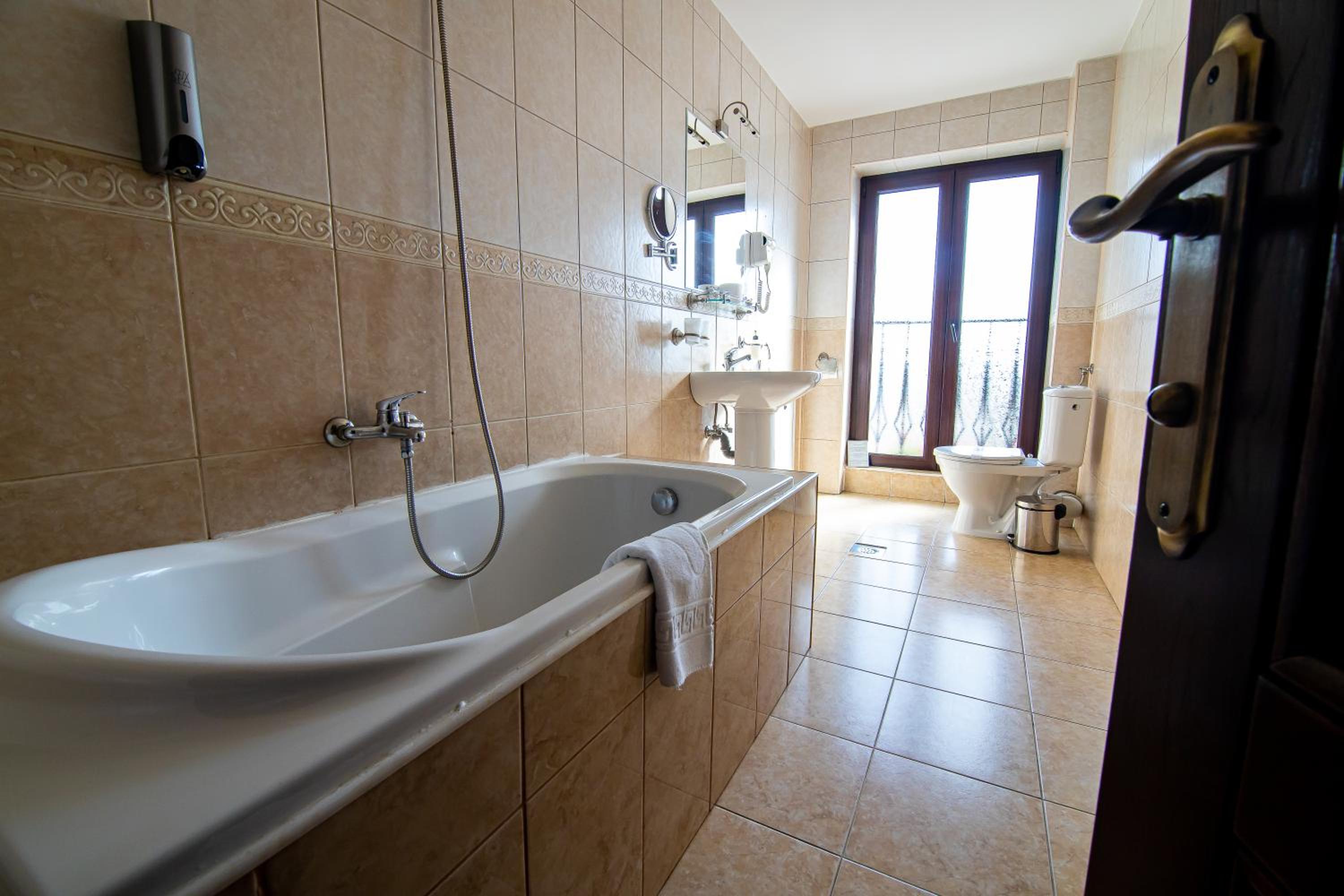 Twin Room - Photo 13