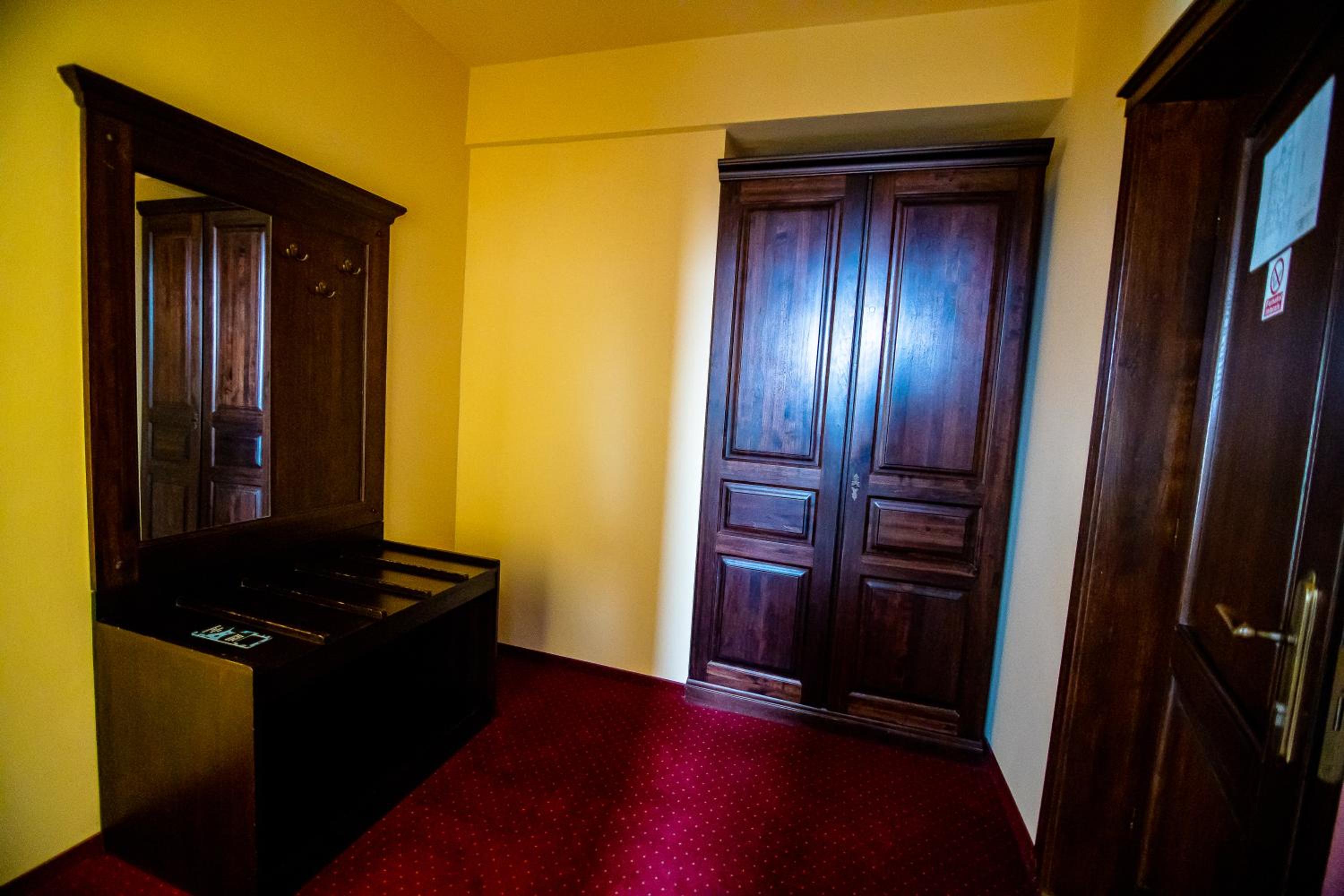 Twin Room - Photo 17