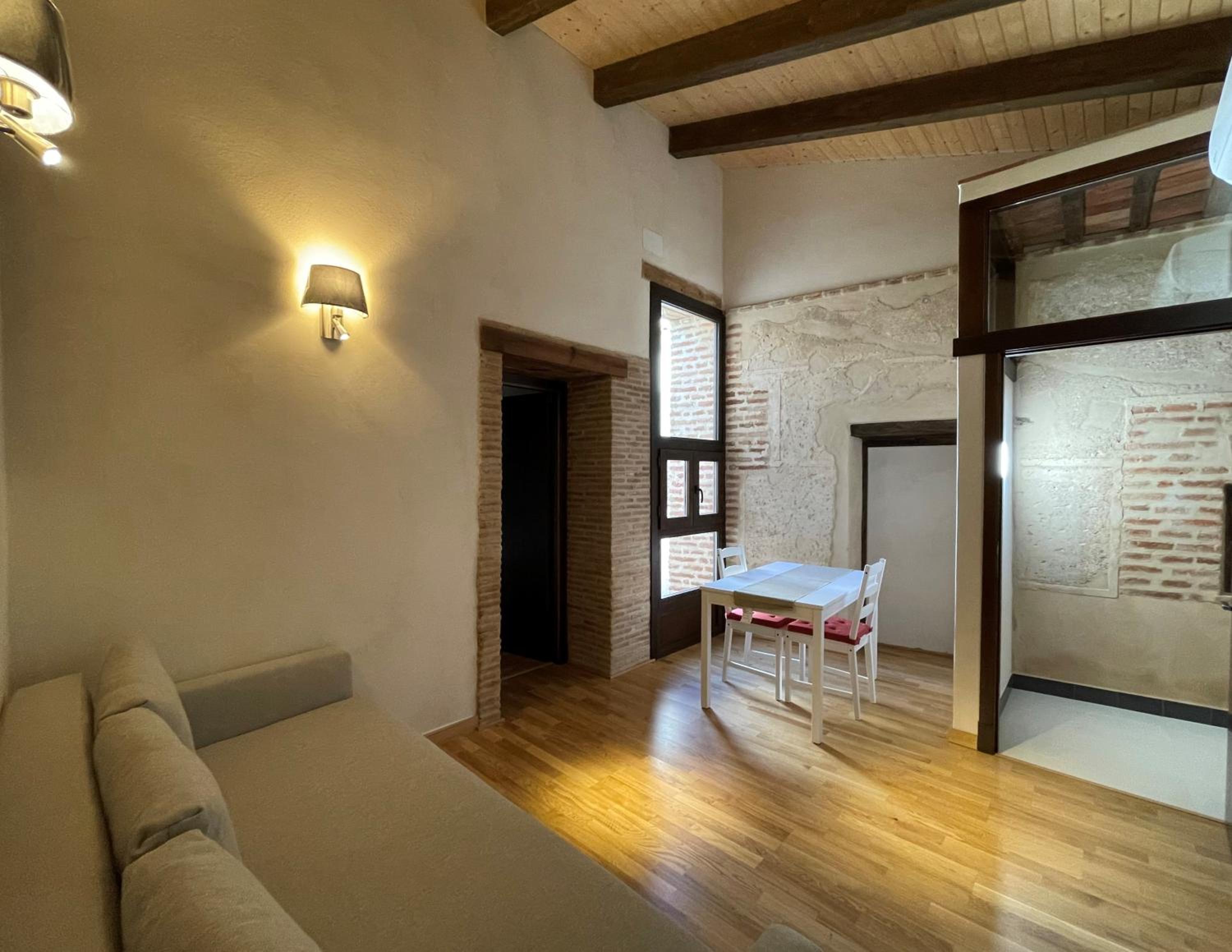 One-Bedroom Apartment - Photo 6