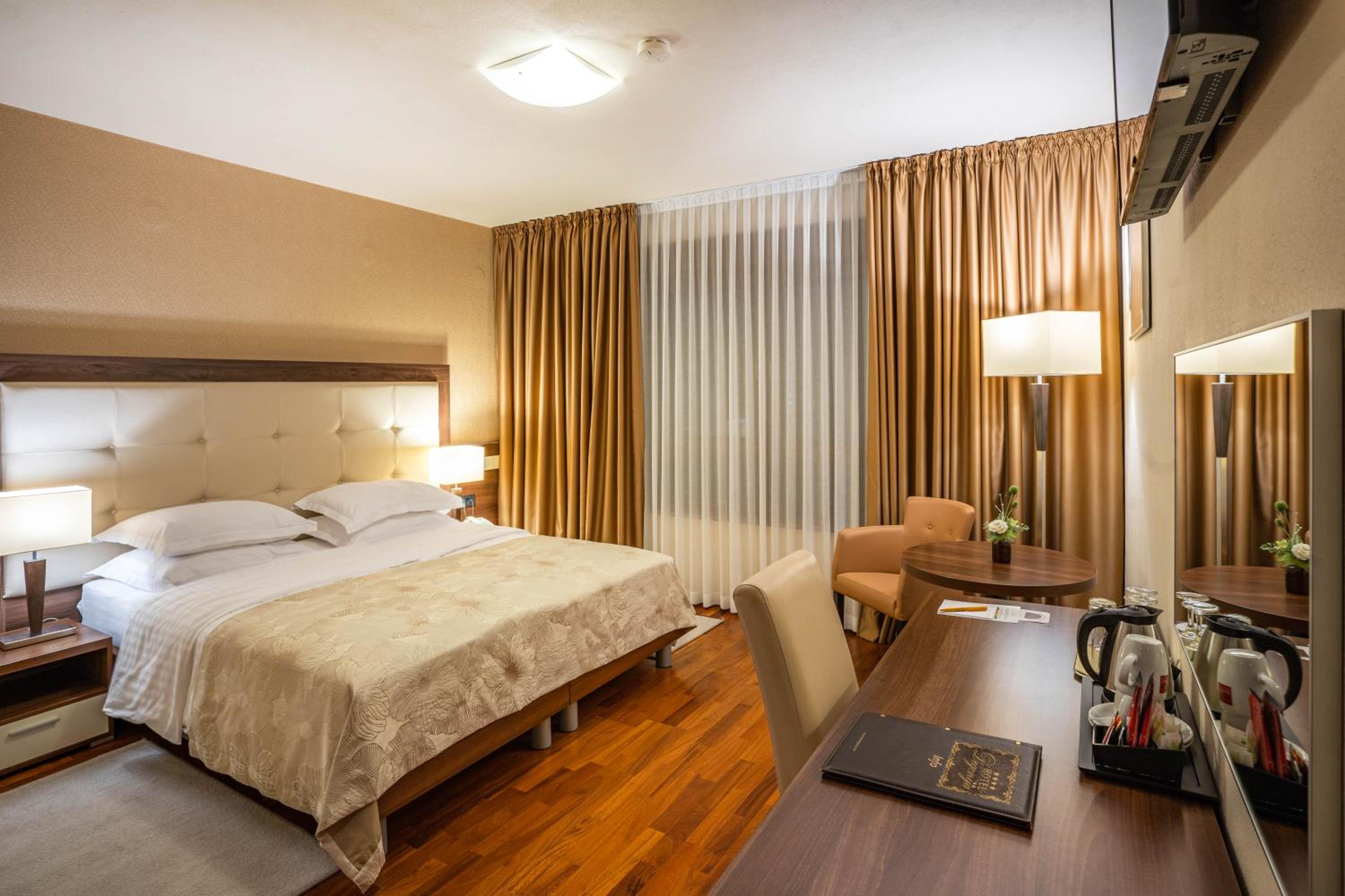 Double or Twin Room photo 3