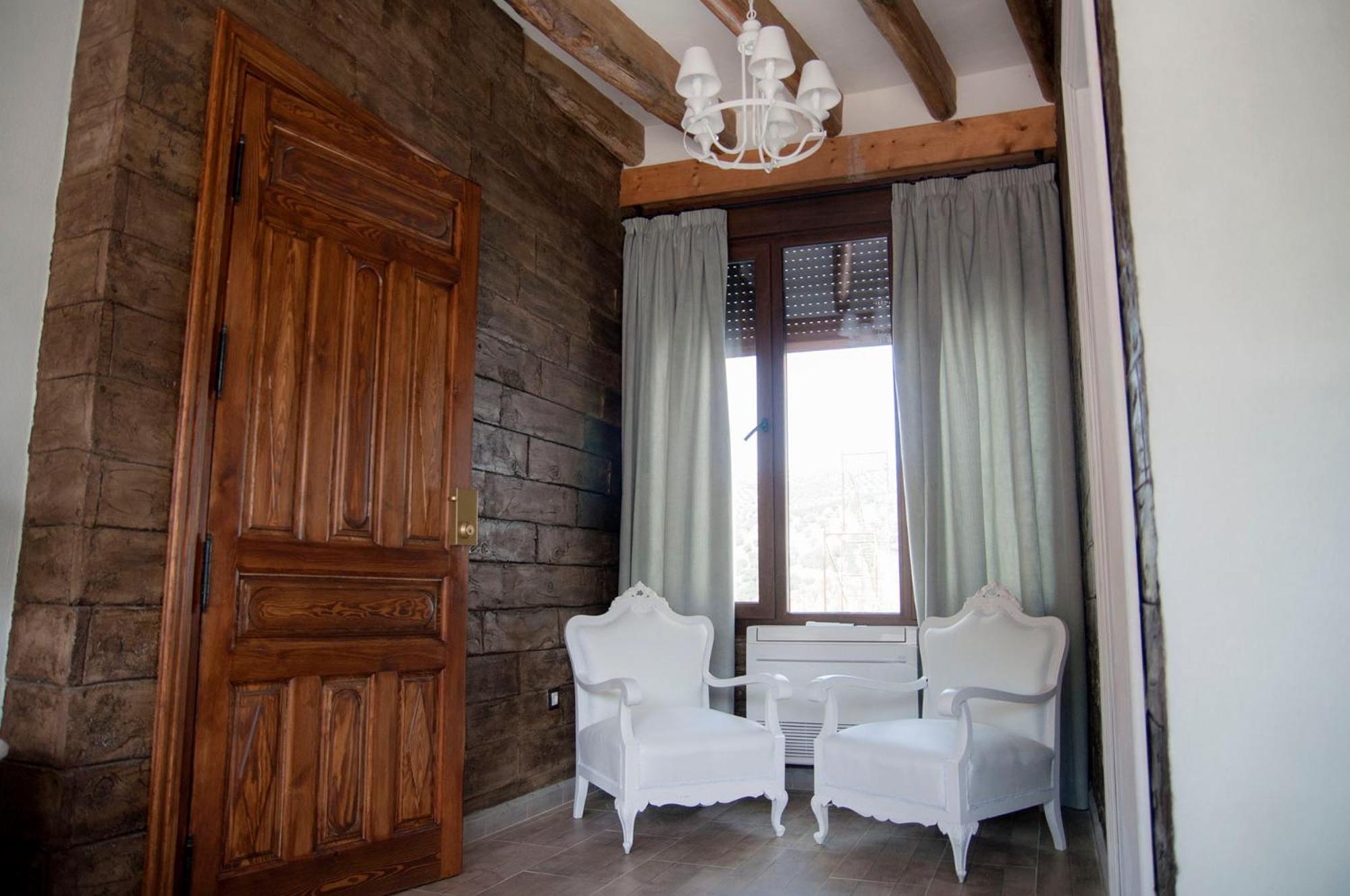 Double or Twin Room with Private Bathroom - Photo 3
