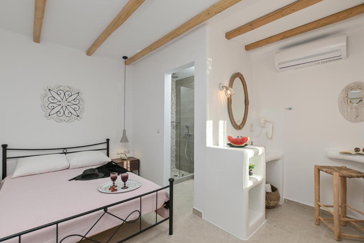 Deluxe Double Room with Balcony photo 1