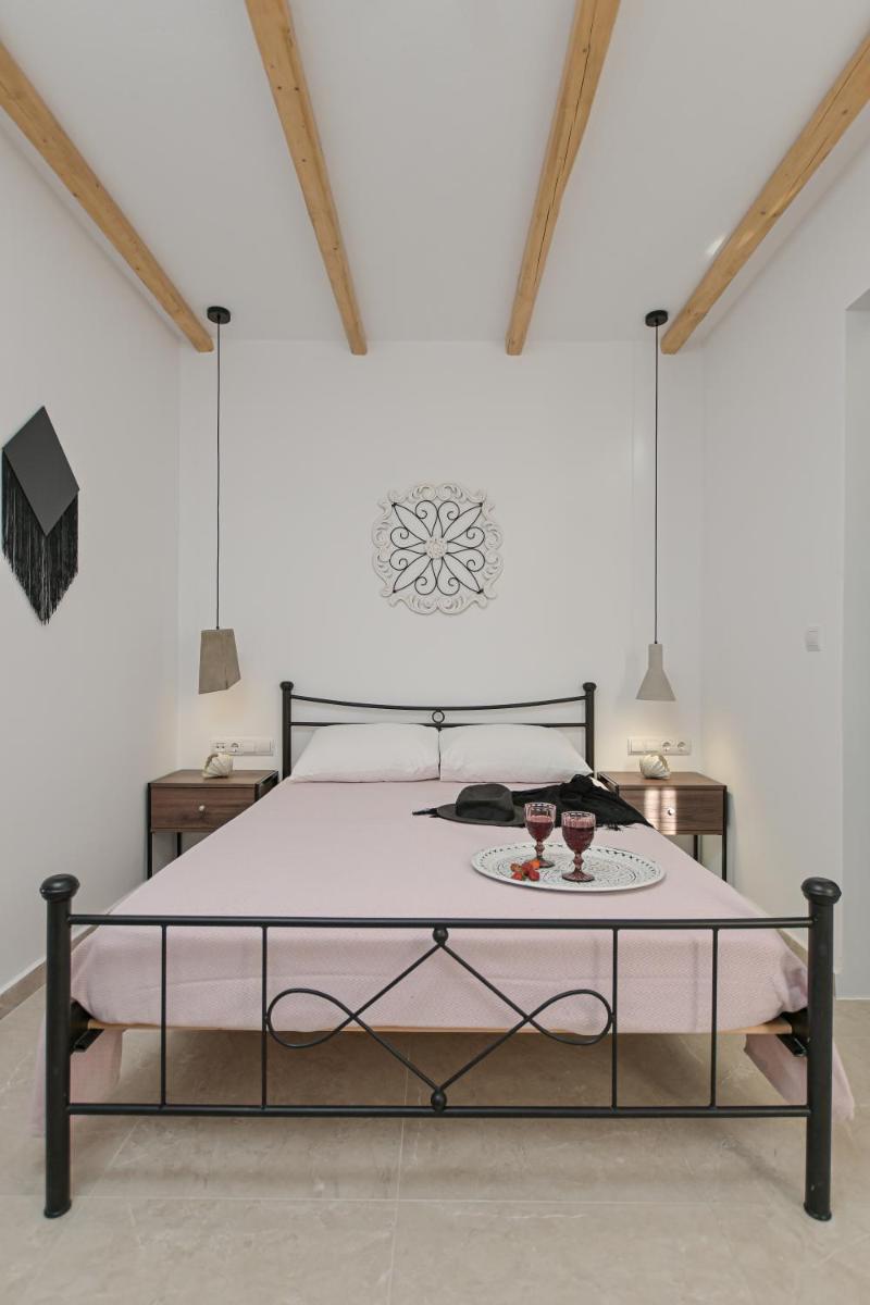 Deluxe Double Room with Balcony photo 2