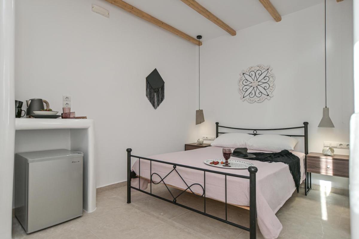 Deluxe Double Room with Balcony photo 3