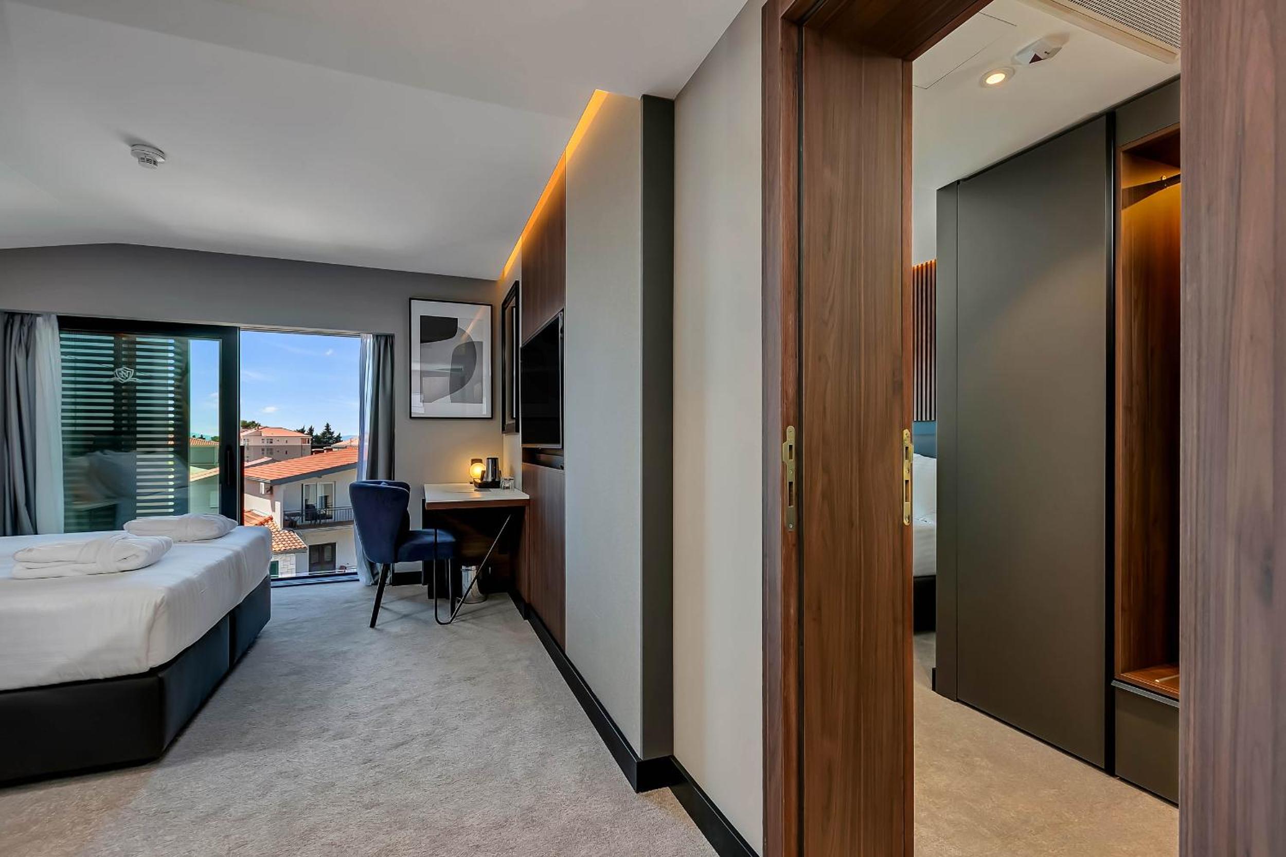 Standard Family Room (3 People) - Photo 3
