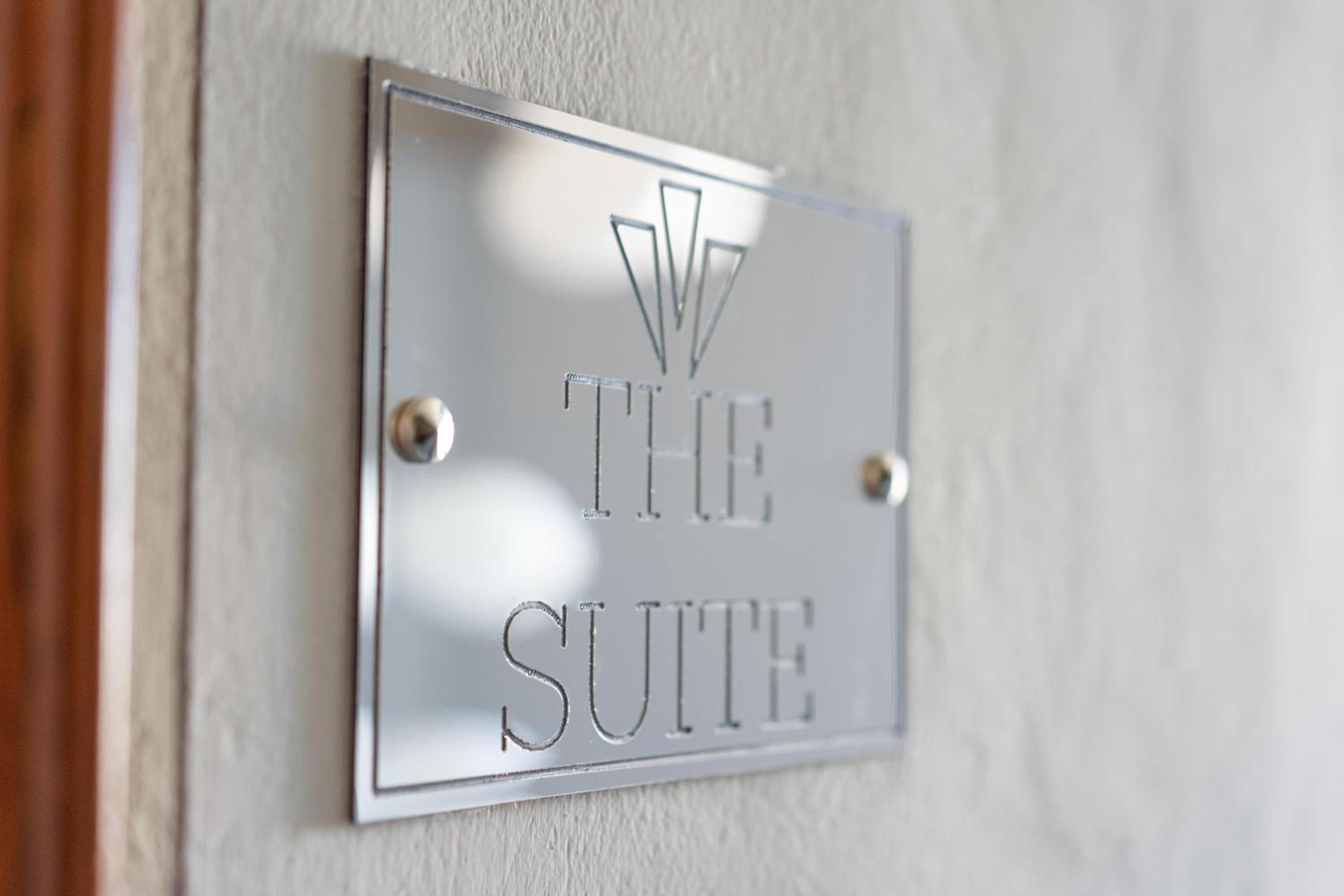 Deluxe Suite with Spa Bath - Photo 12