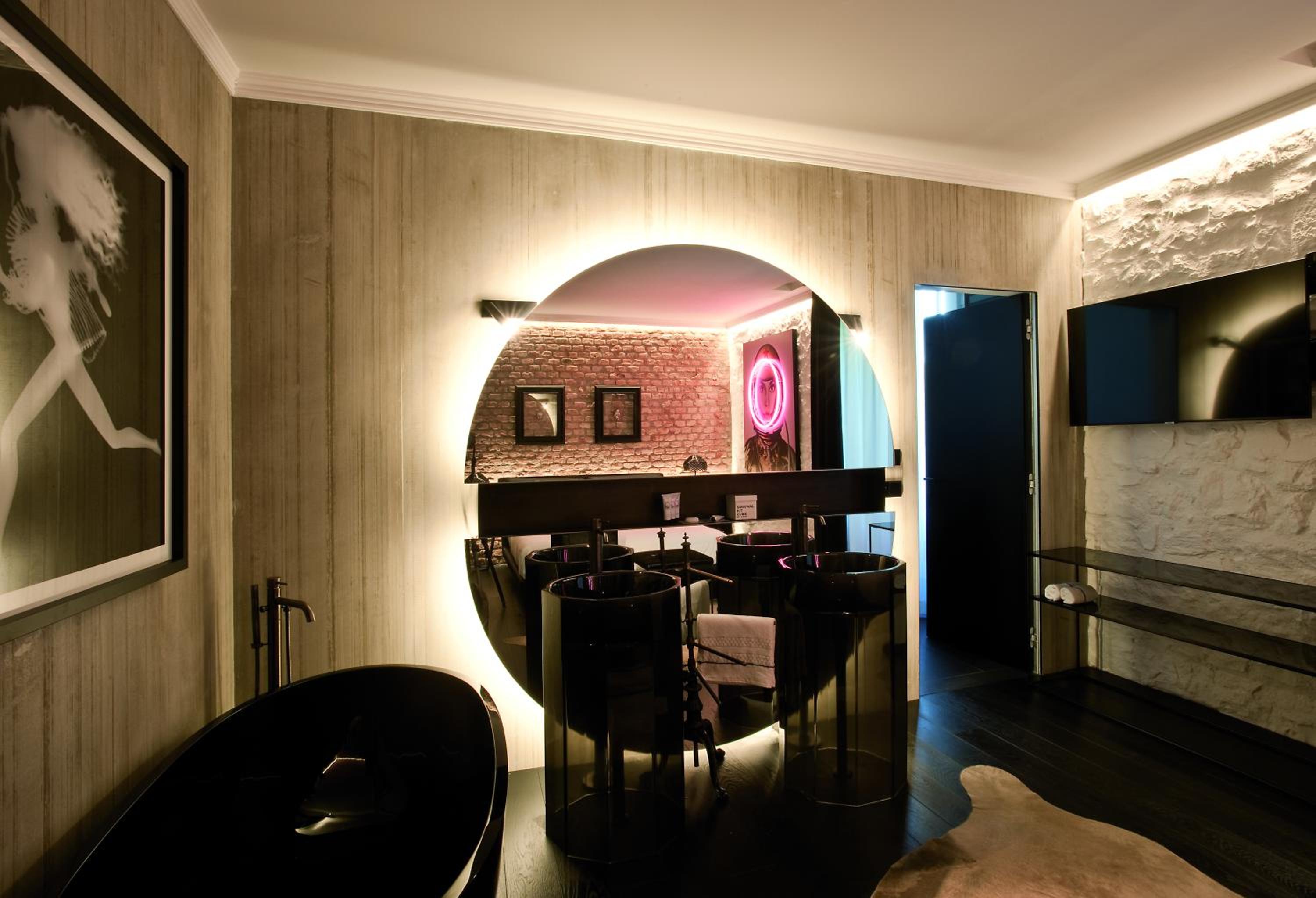 Deluxe Suite - Photo 11