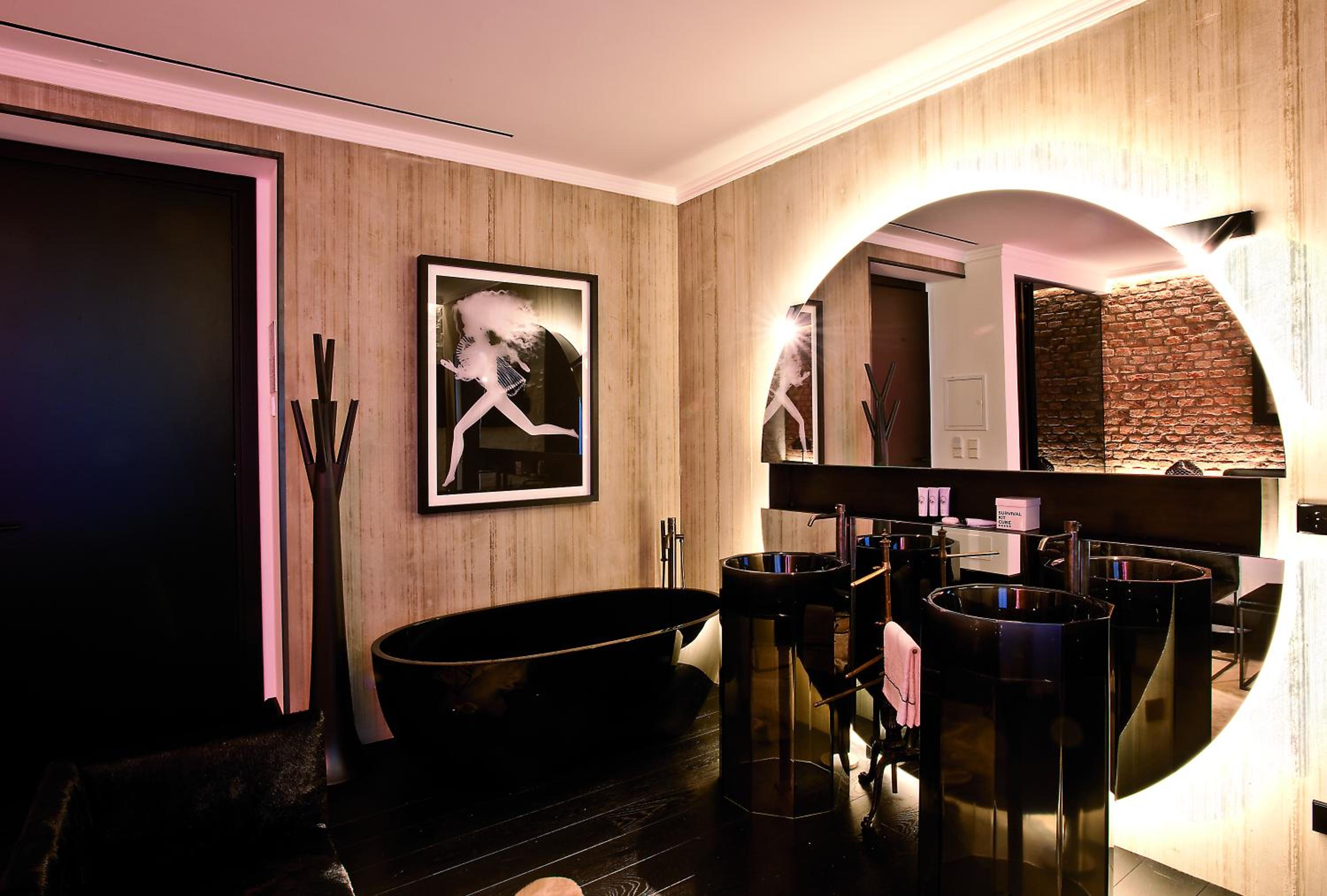 Deluxe Suite - Photo 7