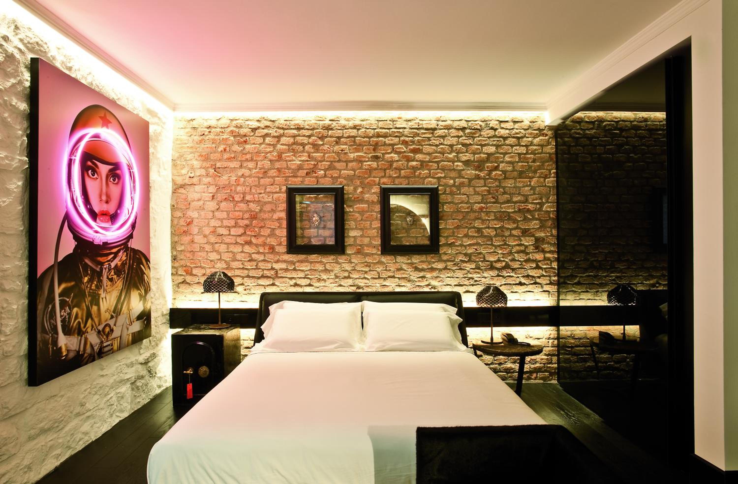 Deluxe Suite - Photo 8