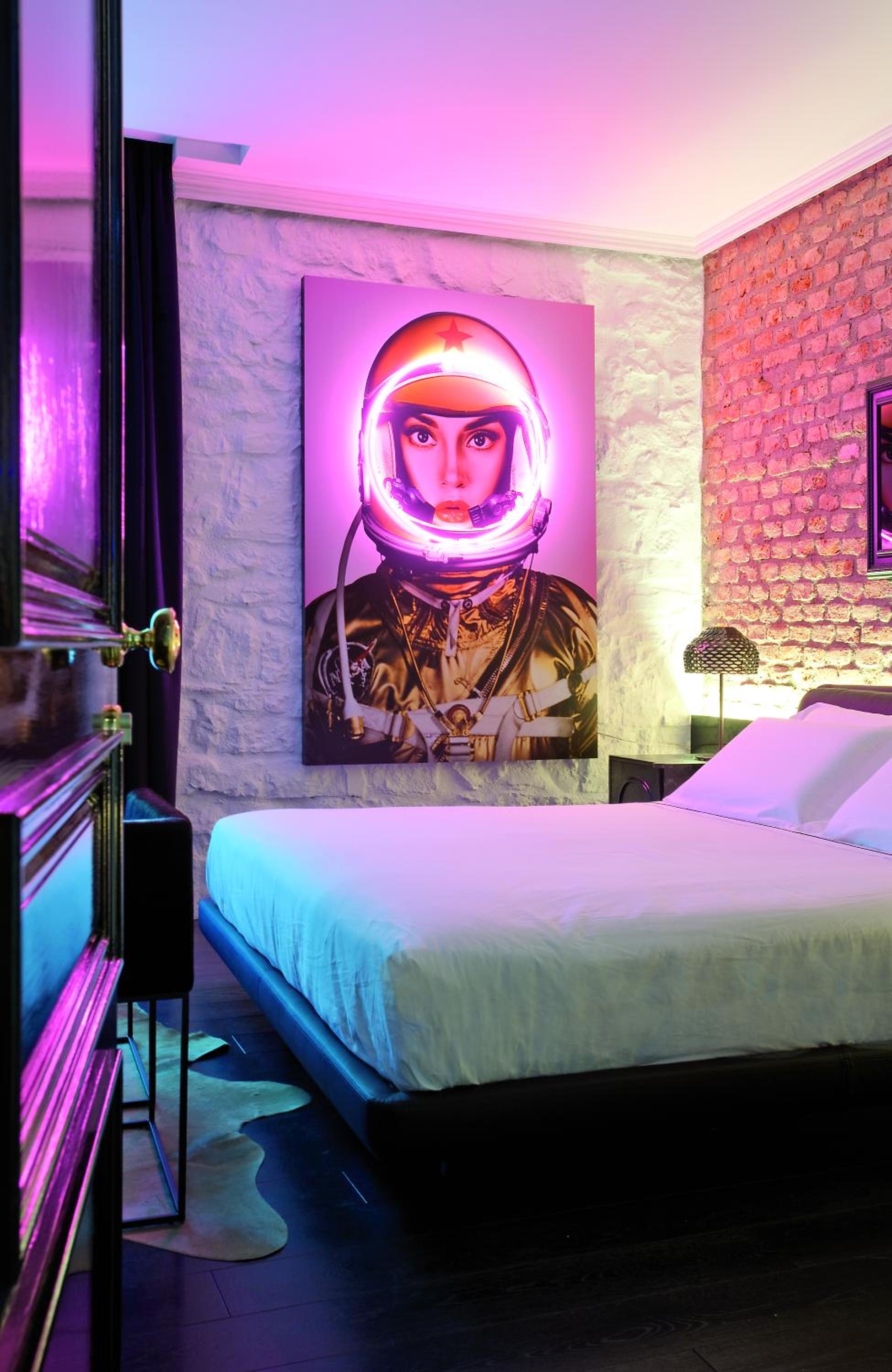 Deluxe Suite - Photo 9