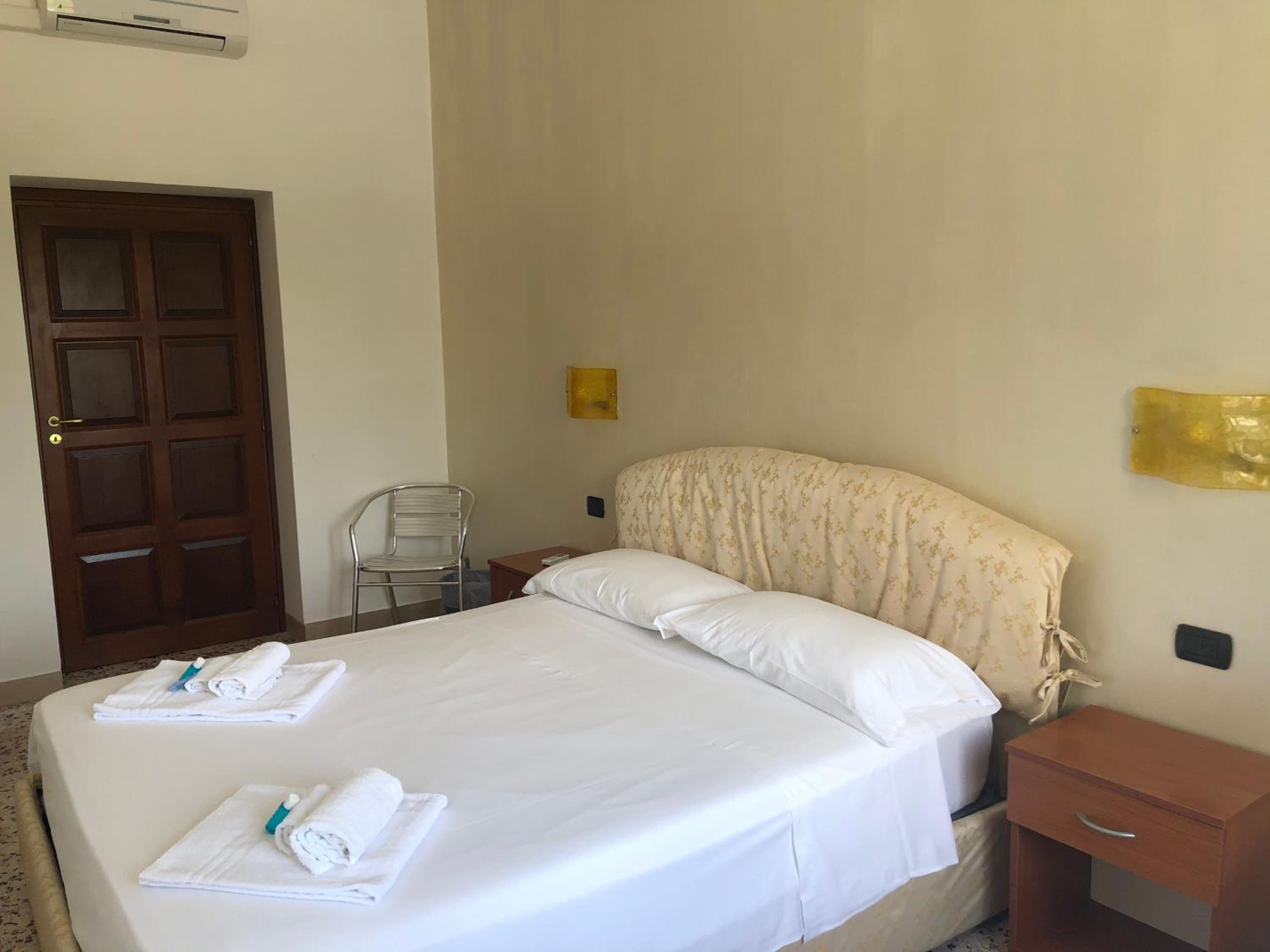 Triple Room with Private External Bathroom photo 1