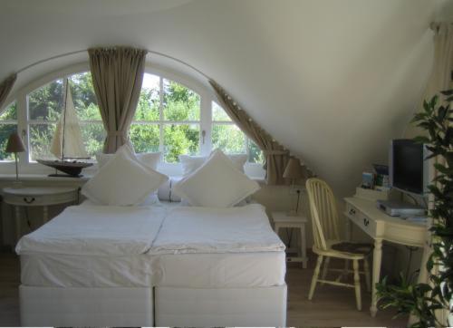 Two-Bedroom House photo 2