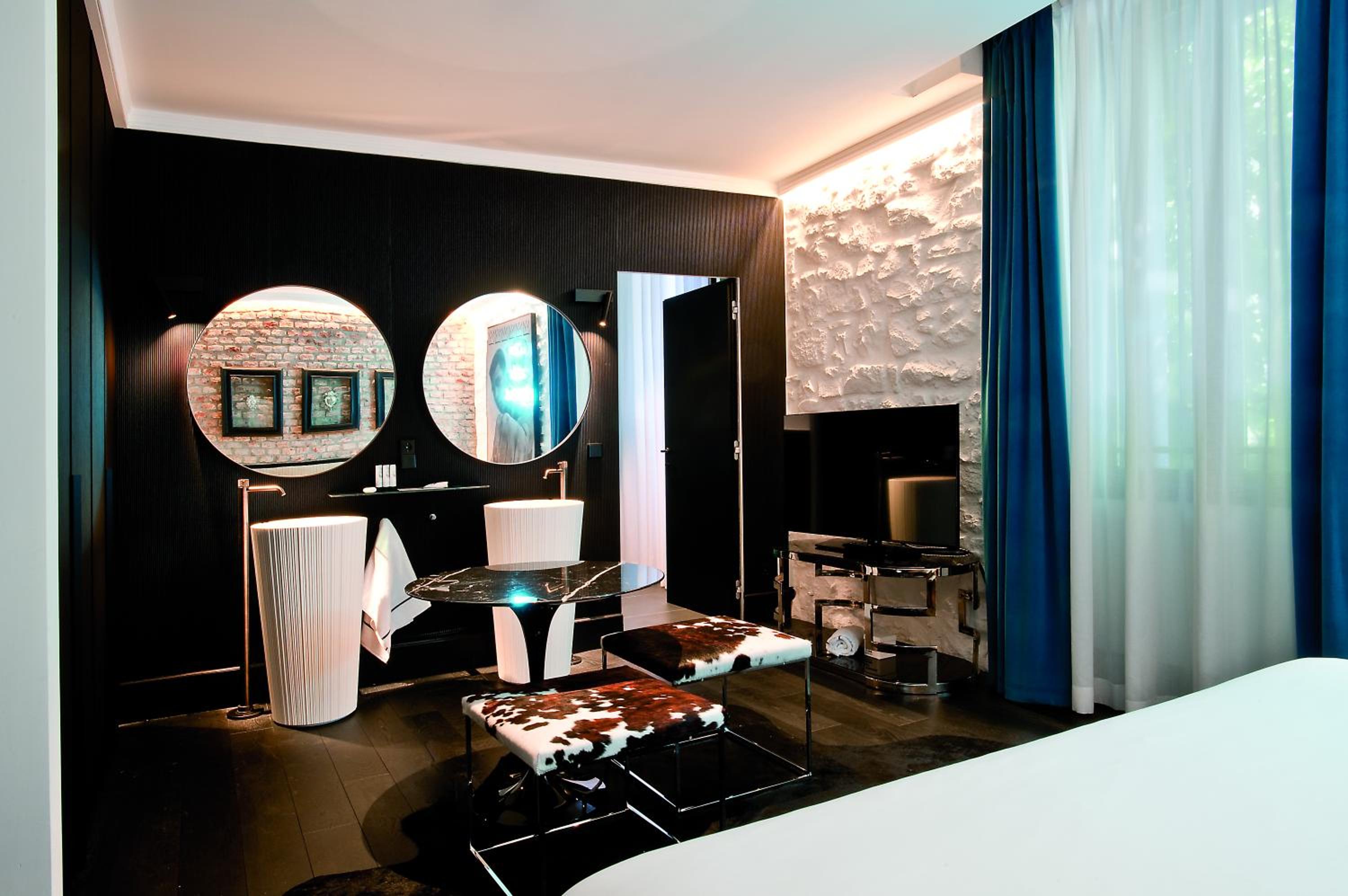 Suite - Photo 3