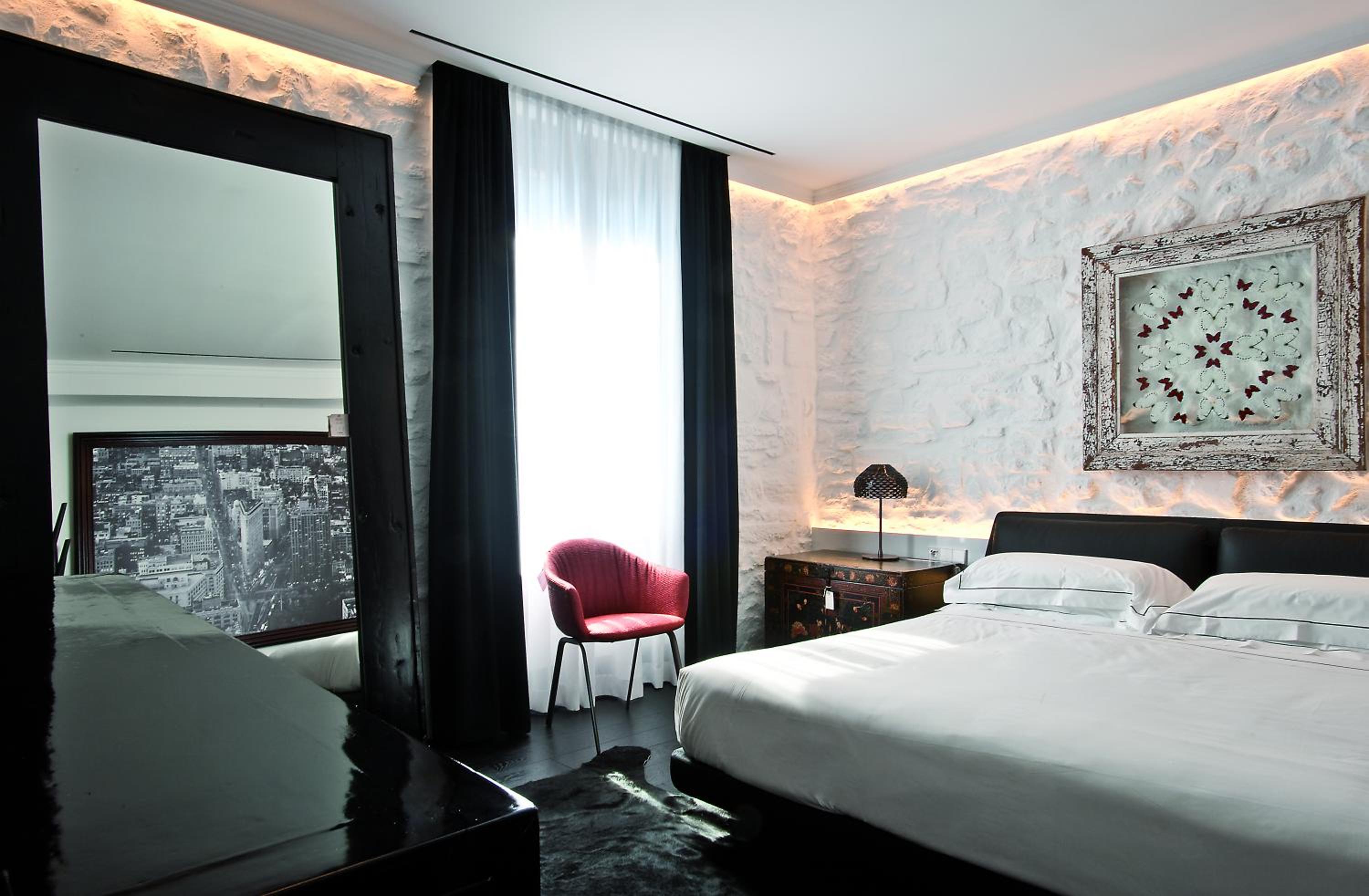 Suite - Photo 16