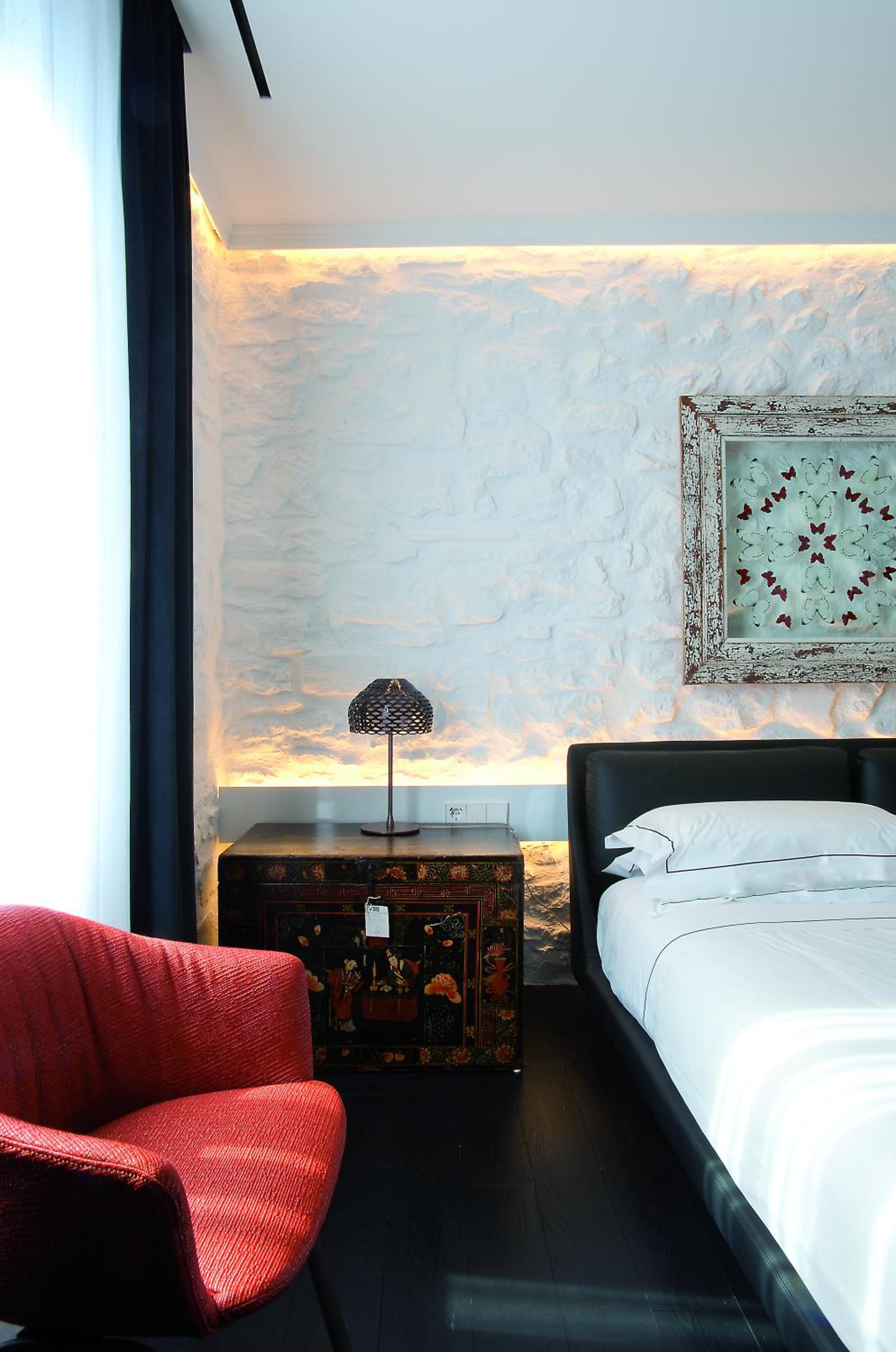 Suite - Photo 17