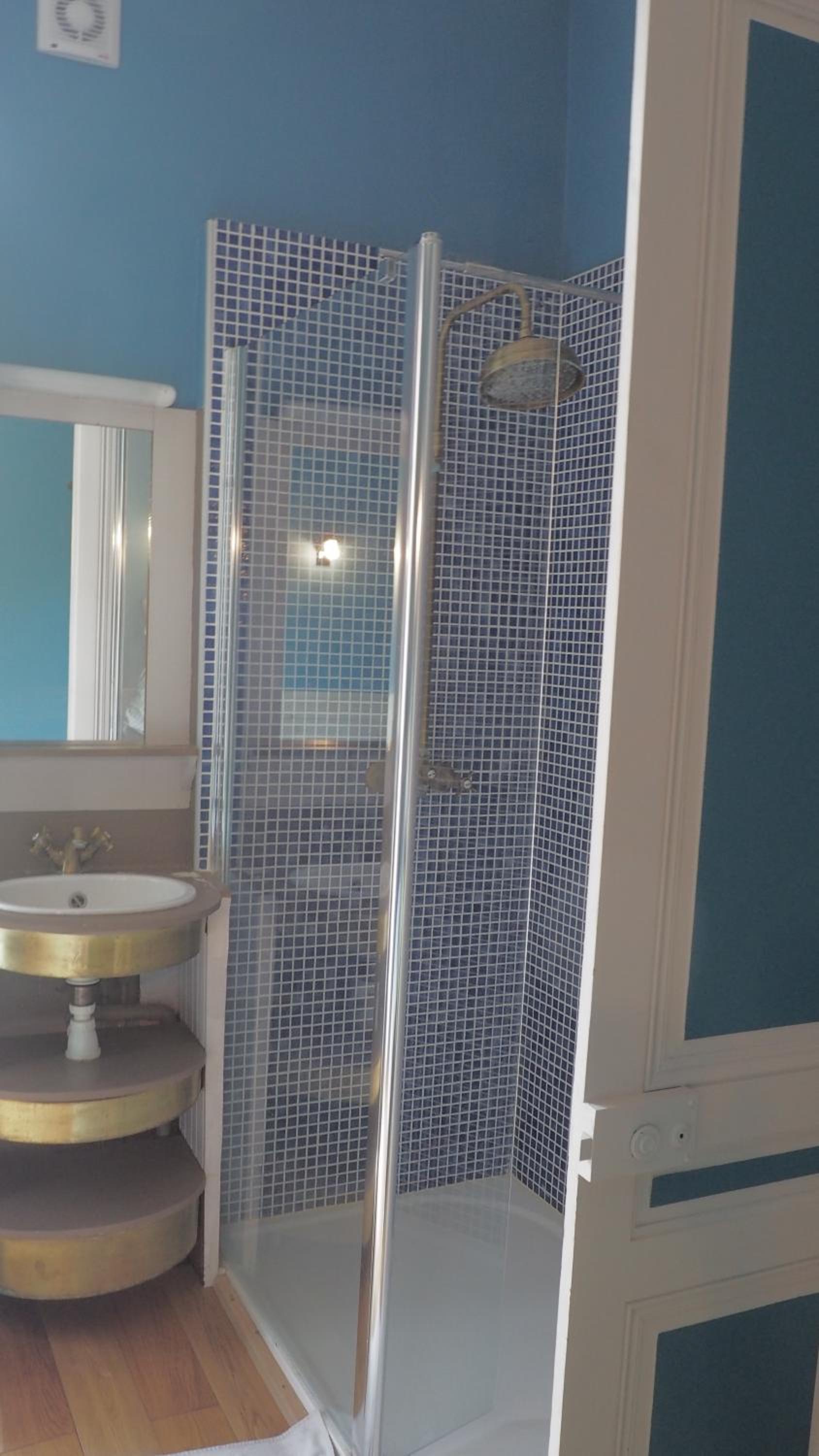Double Room with Private Bathroom - Photo 7