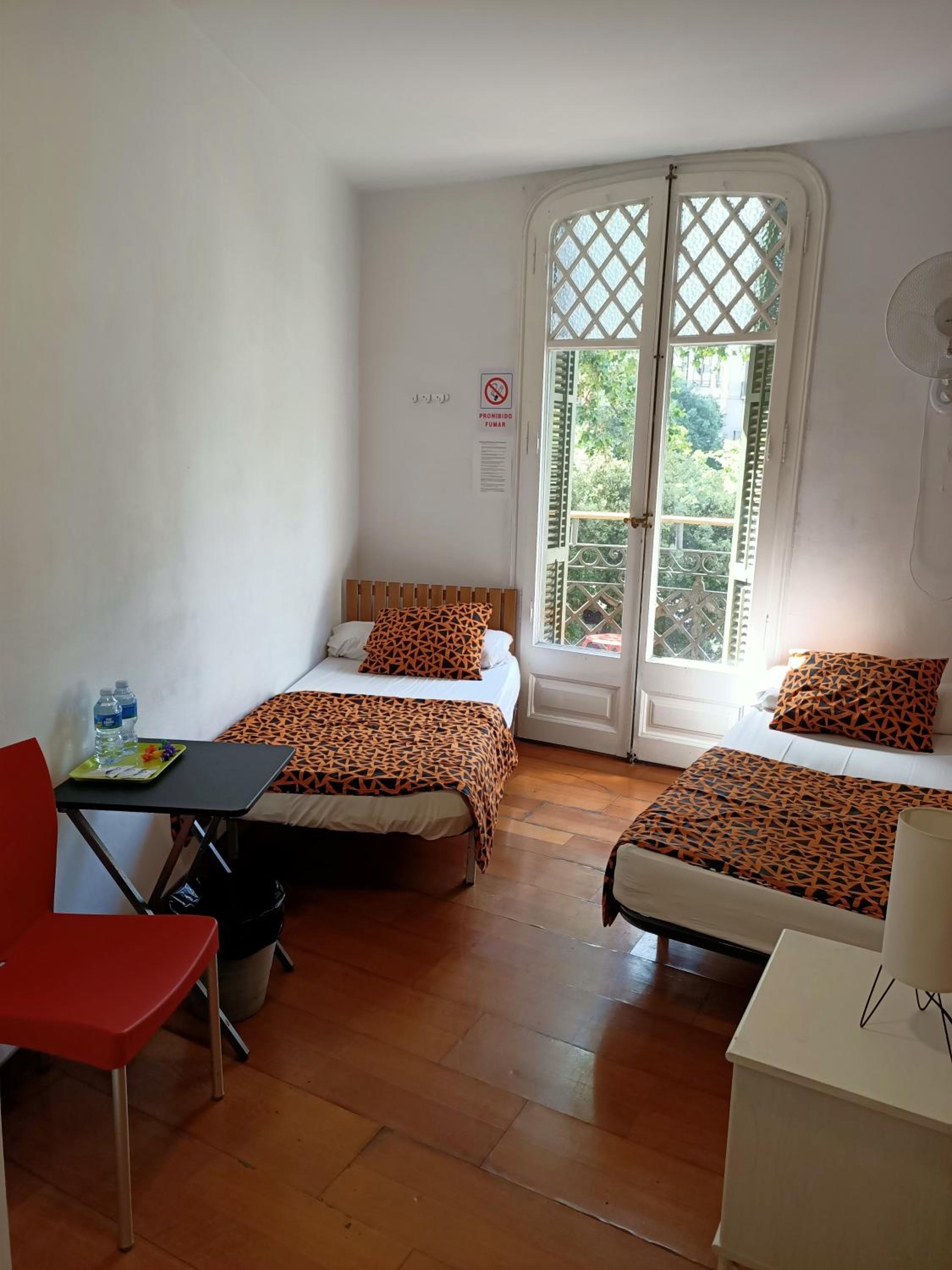 Twin Room with Private Bathroom photo 3