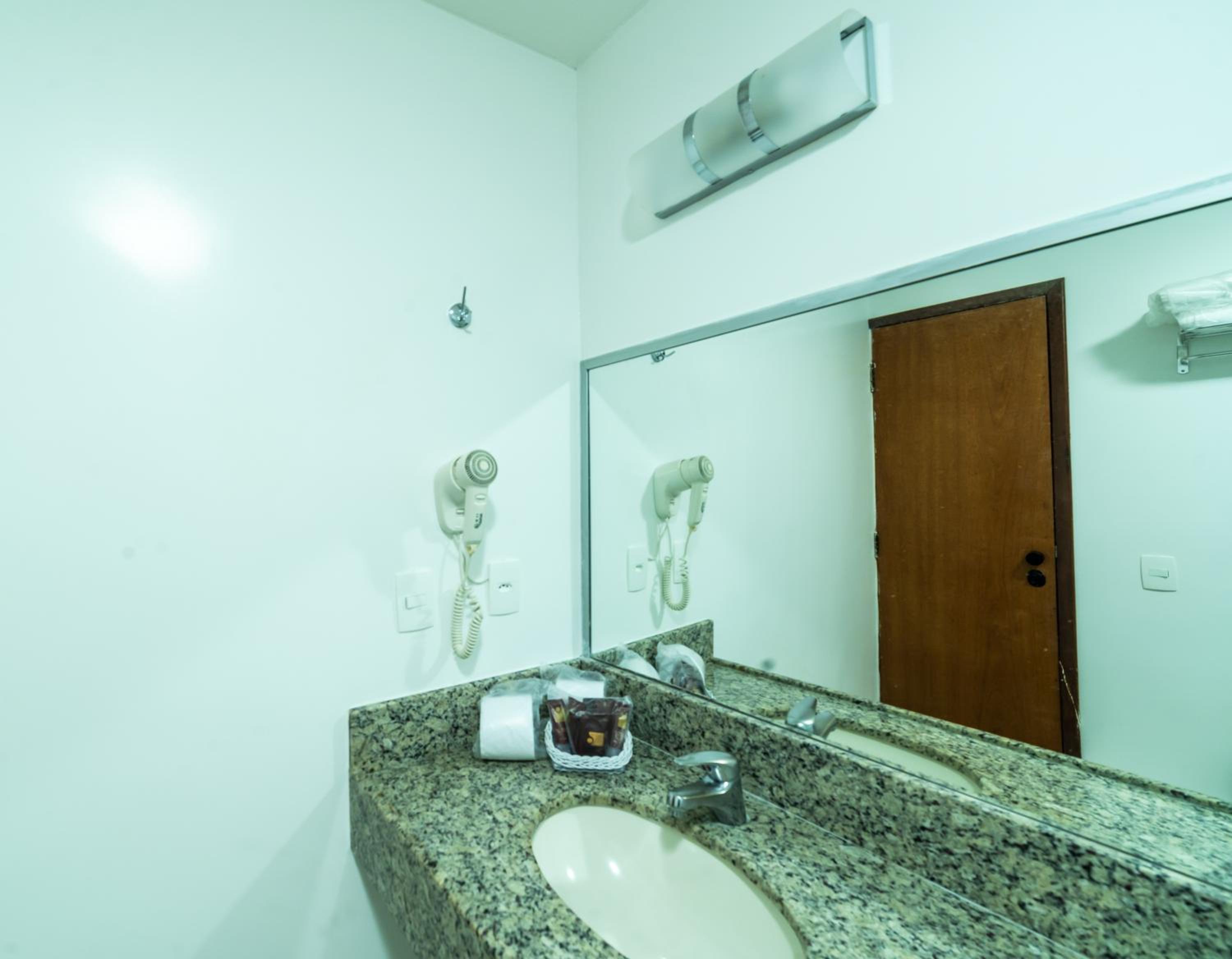 Standard Single Room - Photo 6