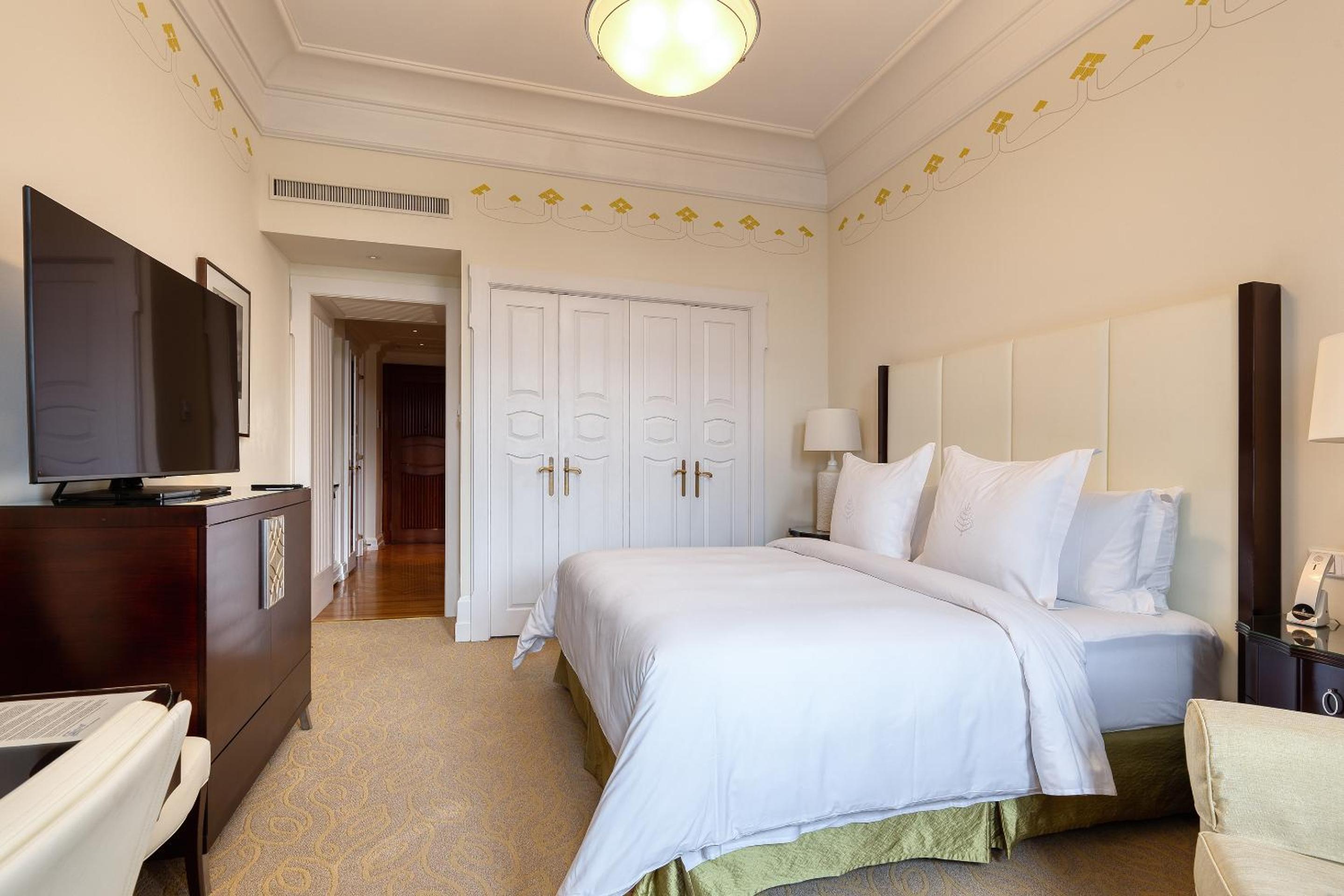 Danube River View King Room - Photo 4
