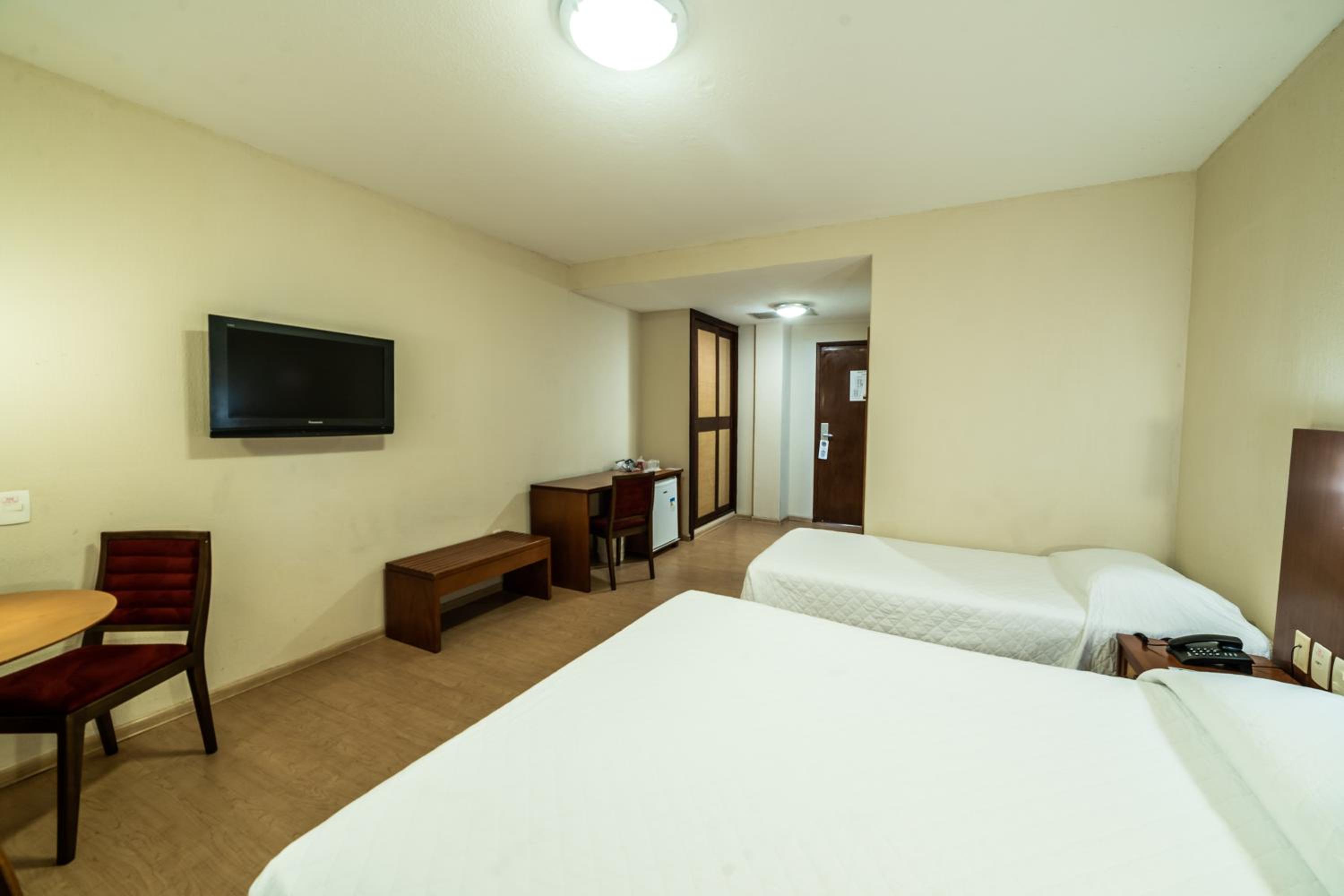 Standard Queen Room photo 2