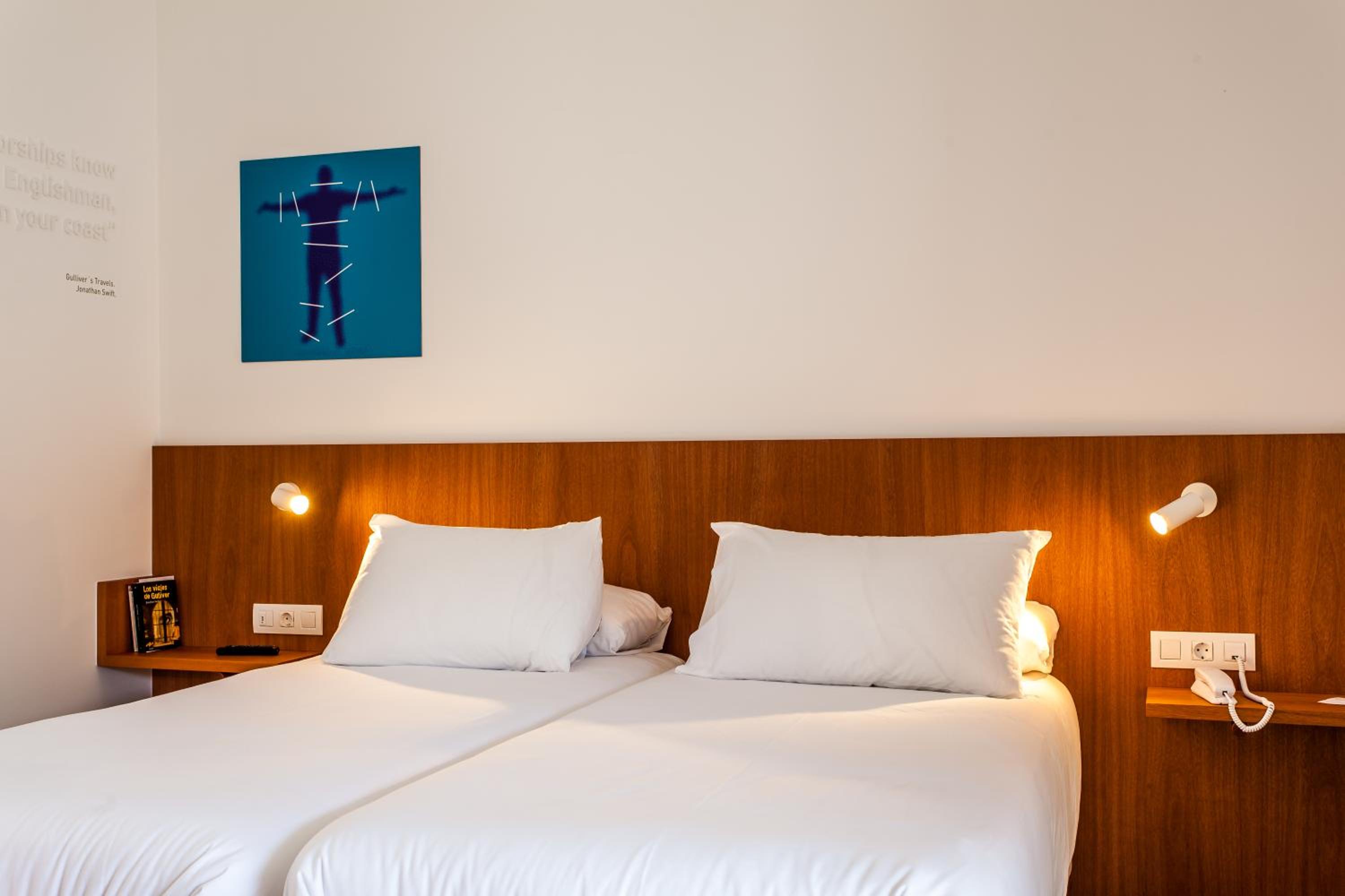 Twin Room with Extra Bed photo 3