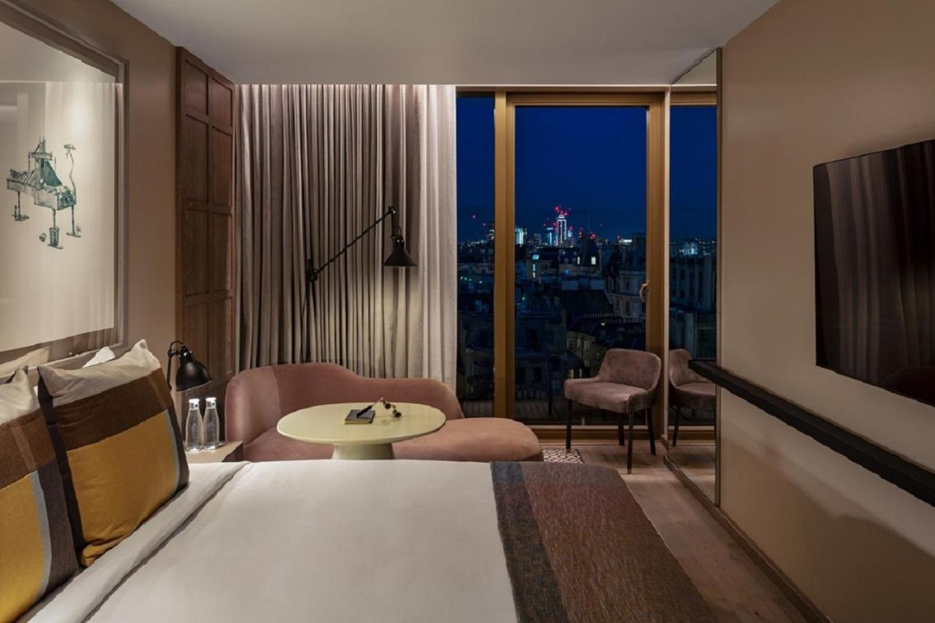 Deluxe King Room City View with Exclusive Access