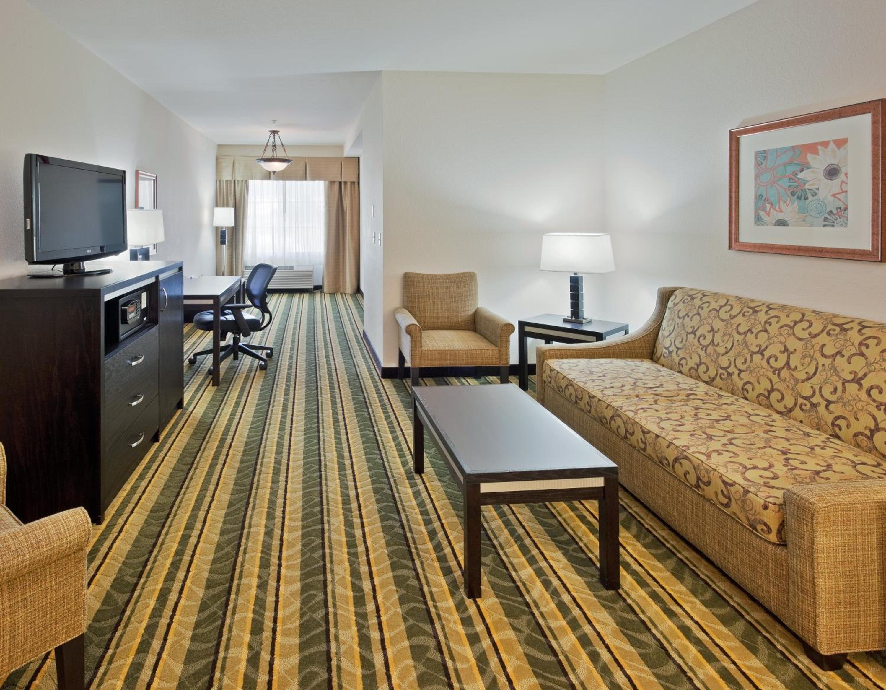 King Suite with Spa Bath - Photo 5