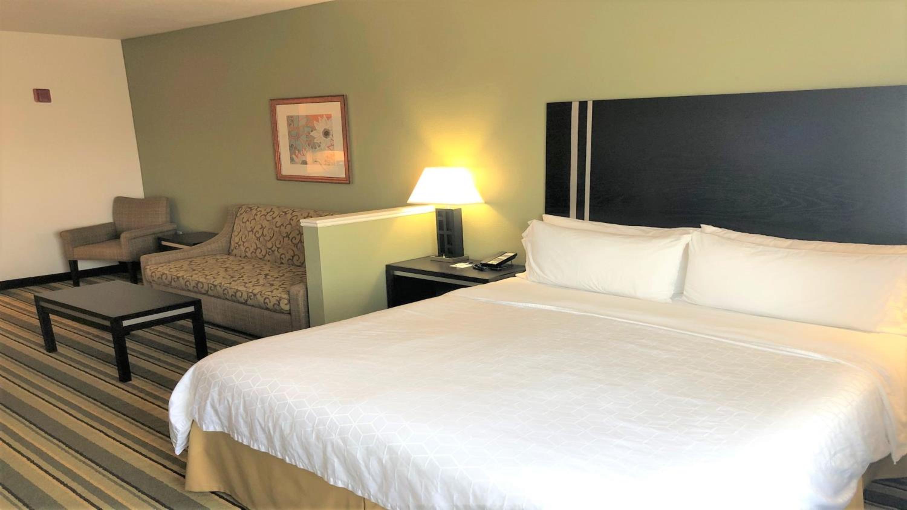 Standard King Room - Photo 2