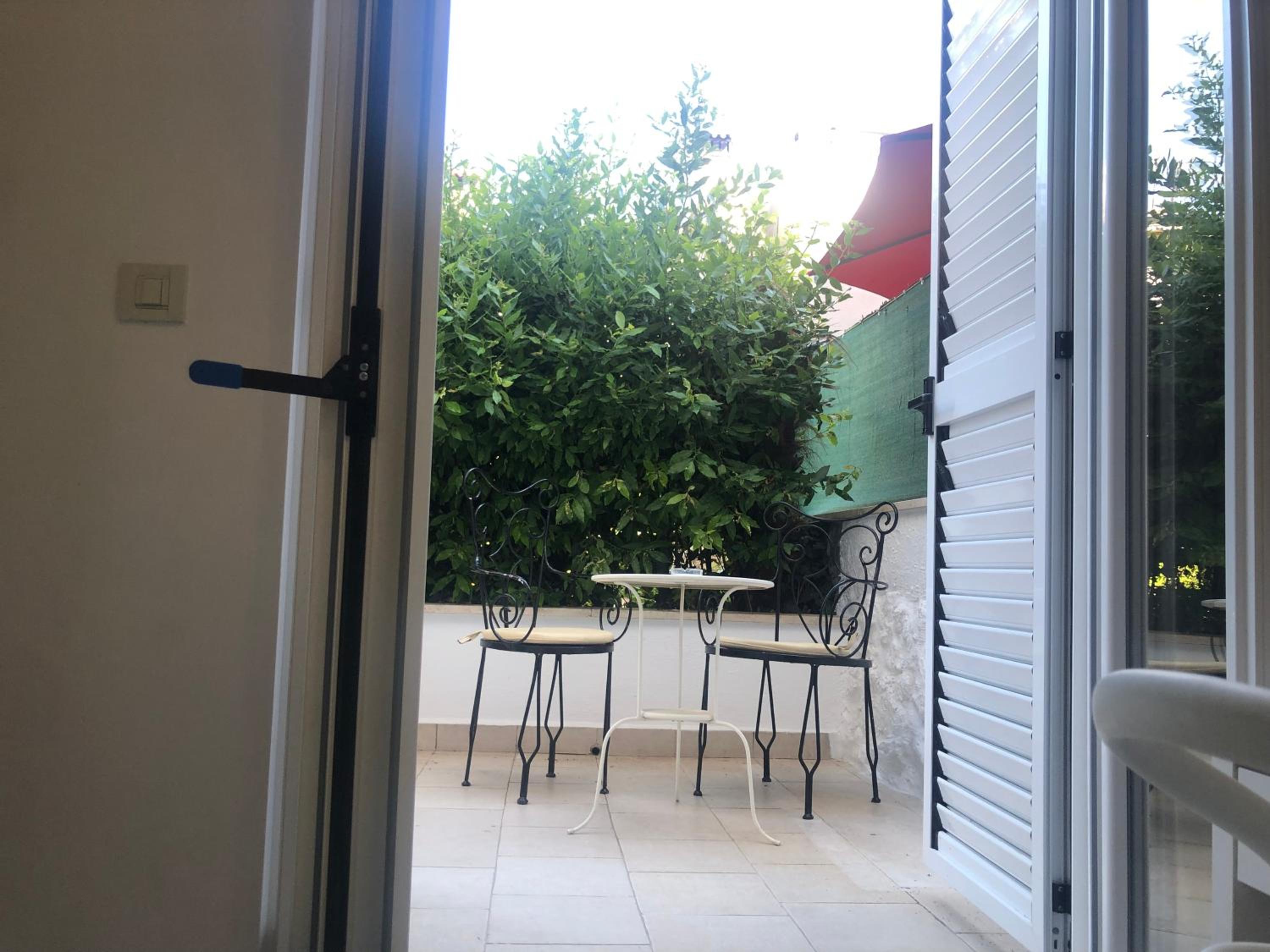 Double Room with Terrace - Photo 3