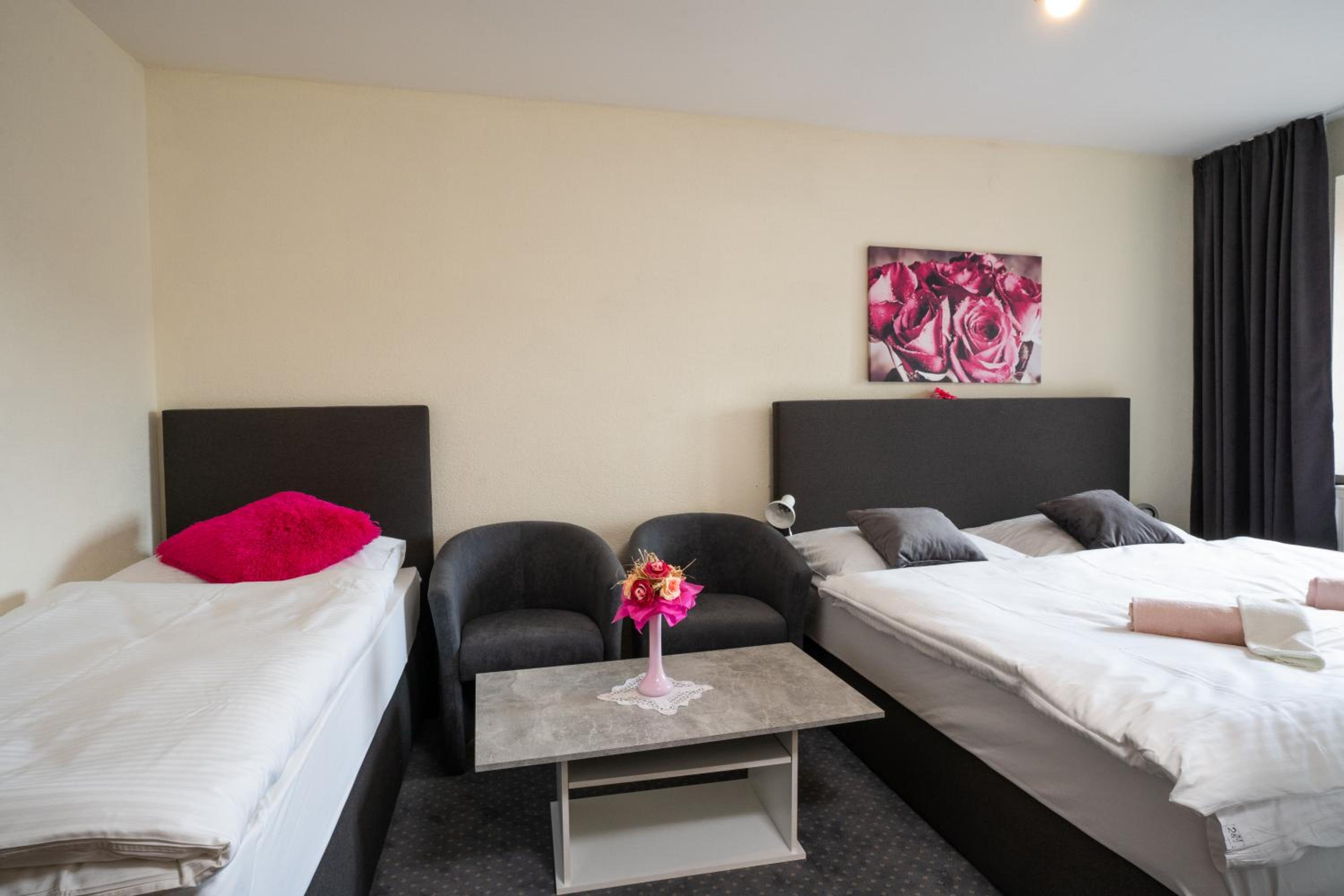 Triple Room with Private Bathroom - Photo 3