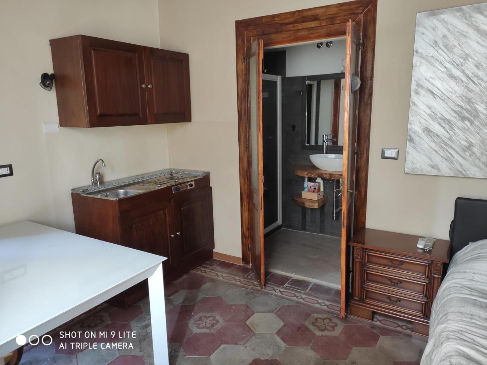 Studio Apartment - Photo 1