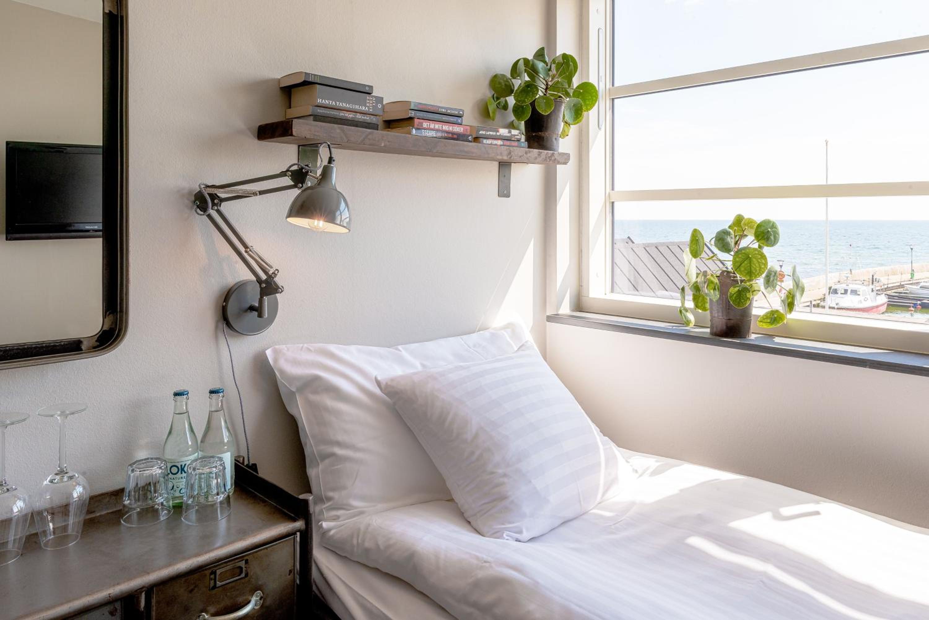 Small Twin Room photo 1