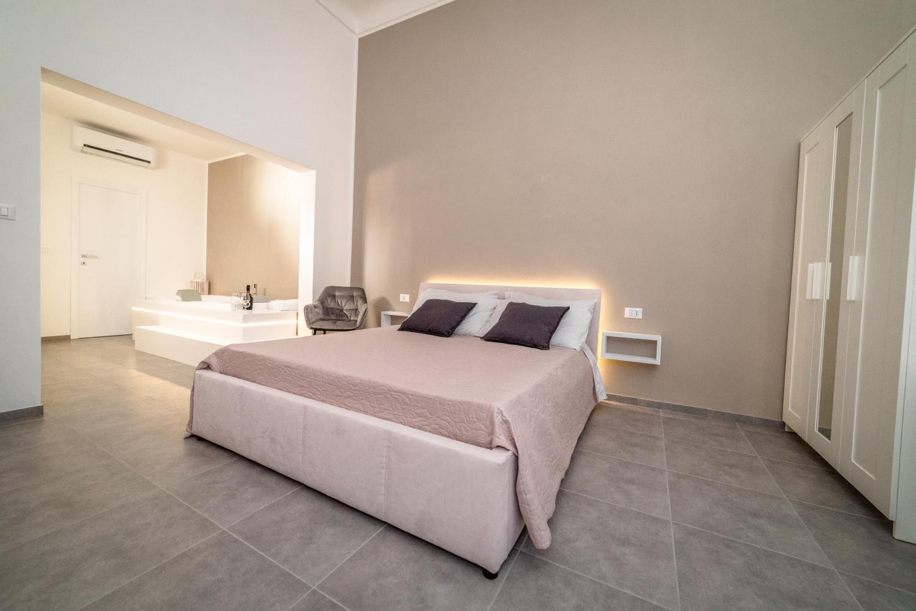 One-Bedroom House - Photo 16