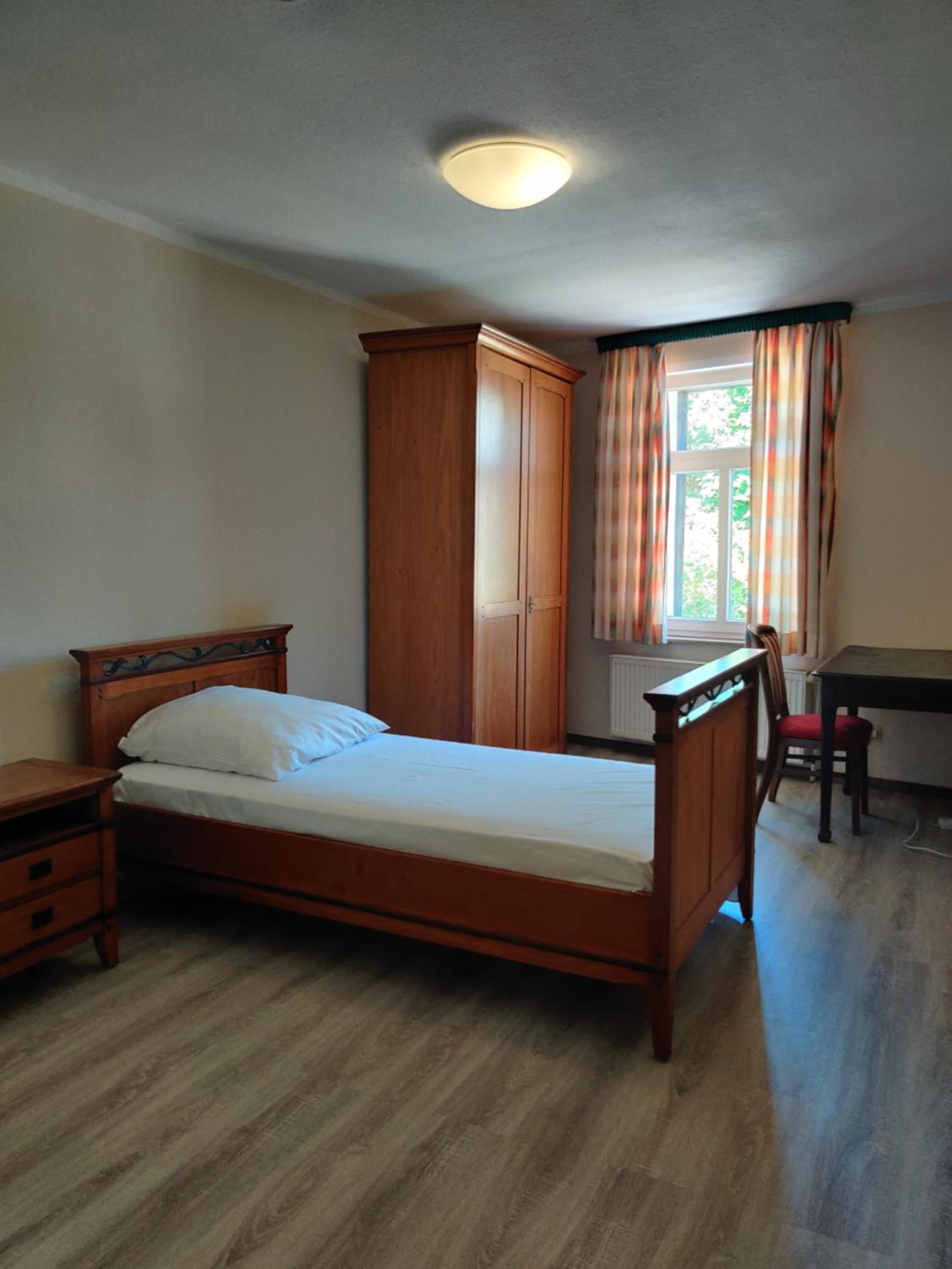 Single Room with Bathroom photo 3