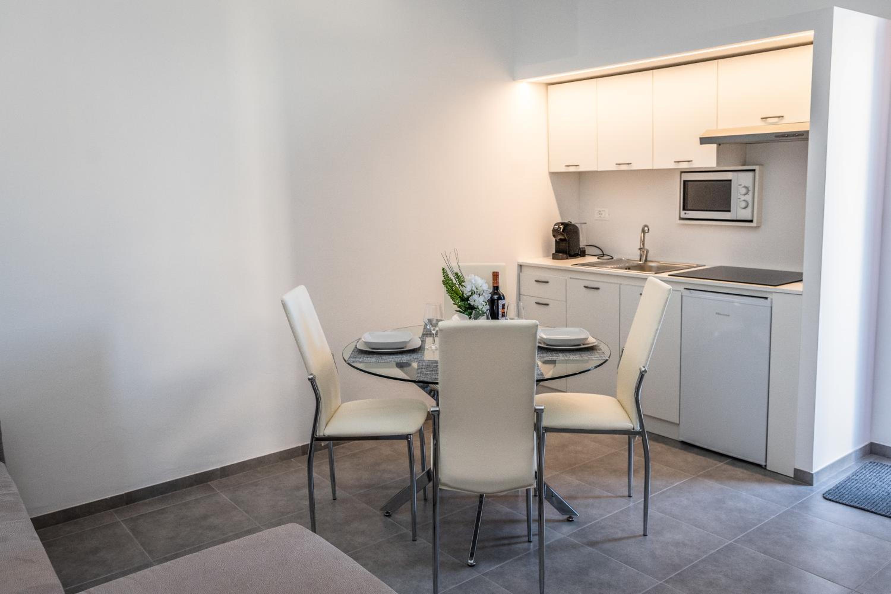 One-Bedroom House - Photo 3