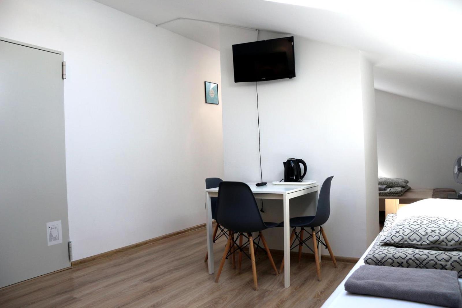 Triple Room with Shared Bathroom photo 1