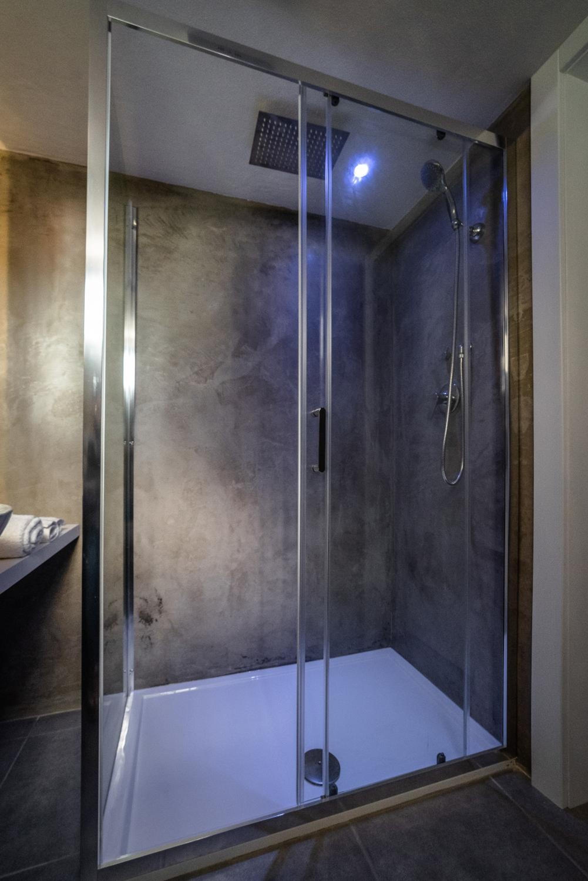 One-Bedroom House - Photo 5