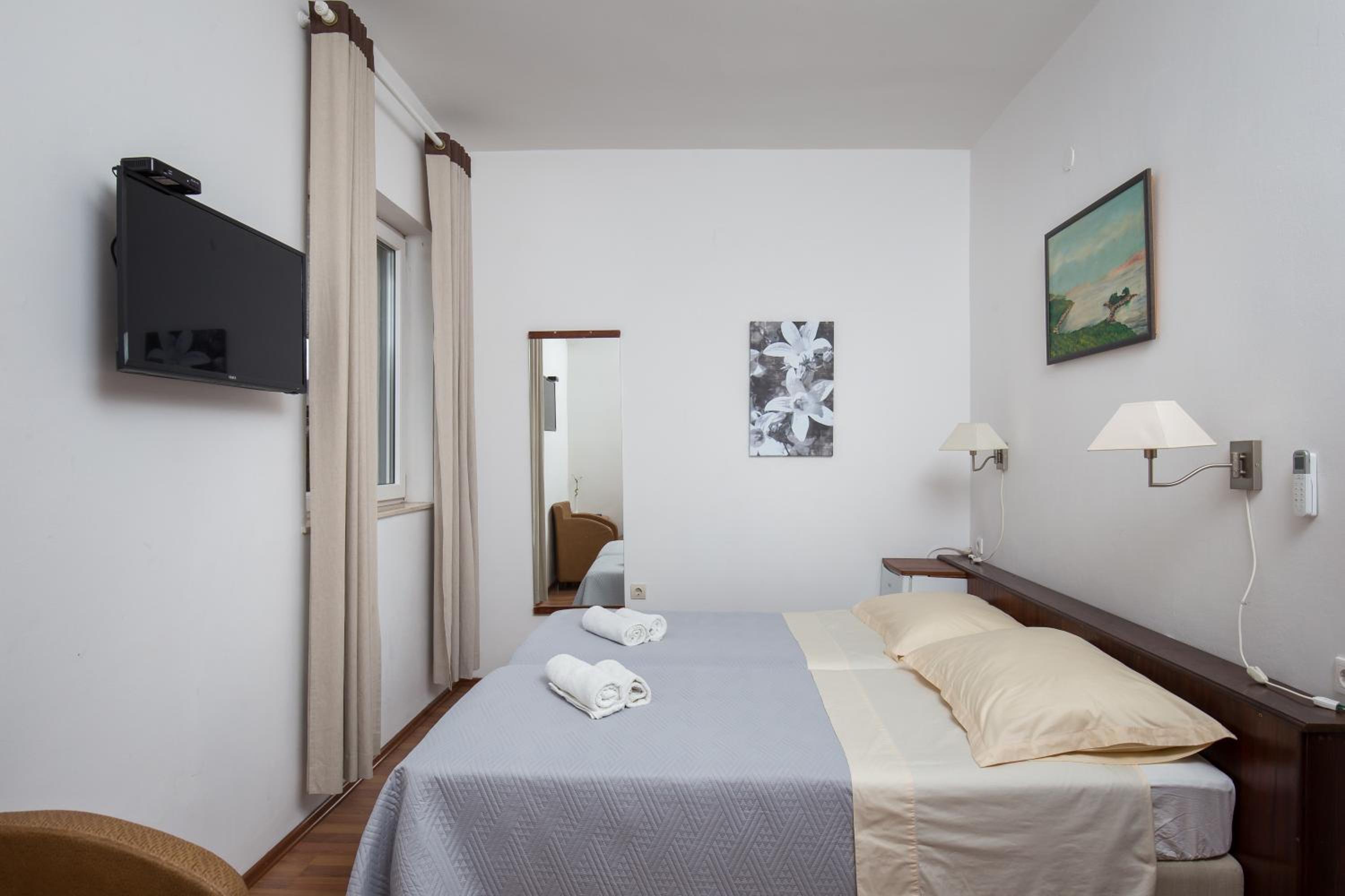 Double Or Twin Room With Garden View photo 3