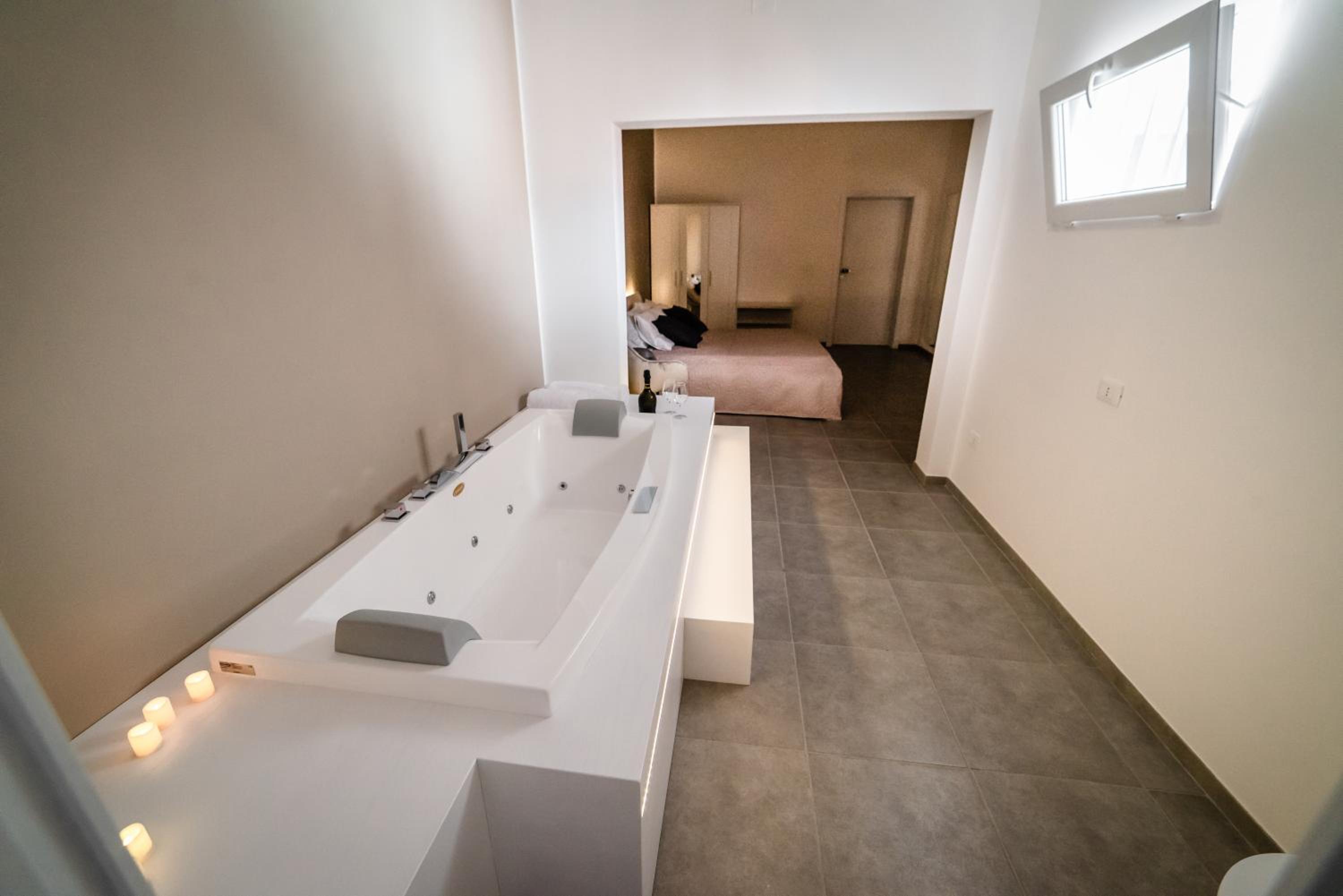 One-Bedroom House - Photo 11