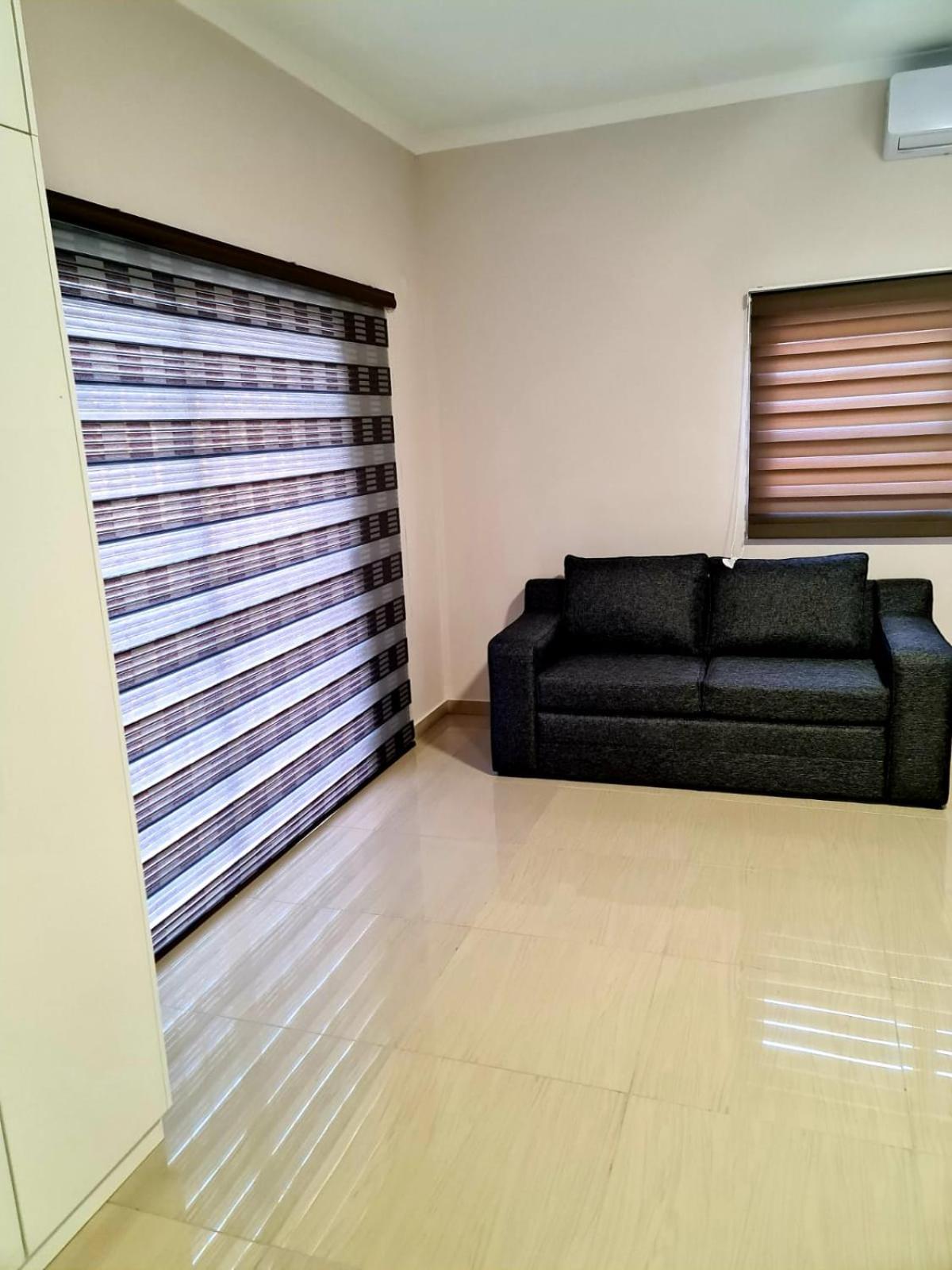 Family Room with Private Bathroom - Photo 4