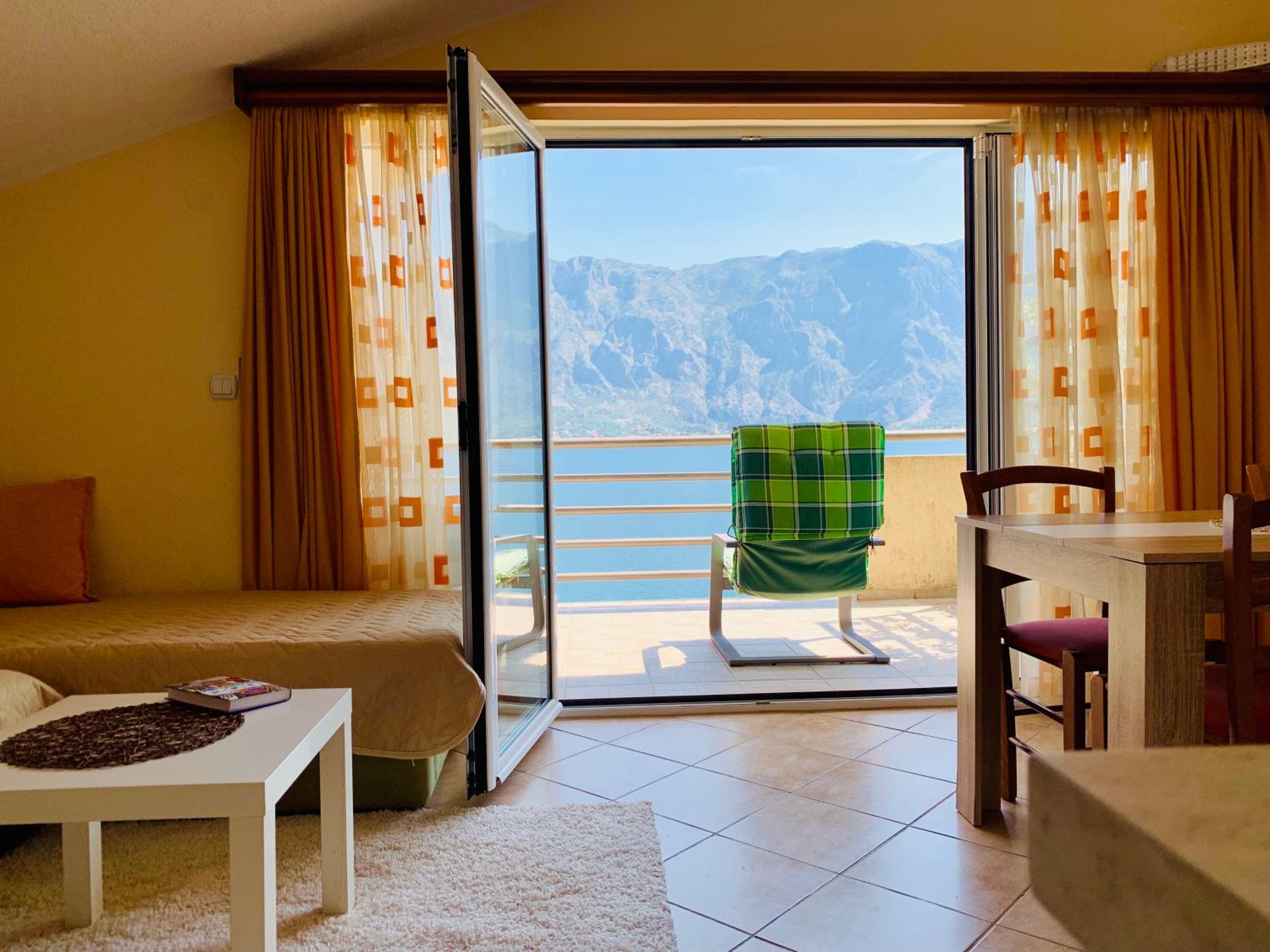 Deluxe One-Bedroom Apartment with Ocean View photo 3