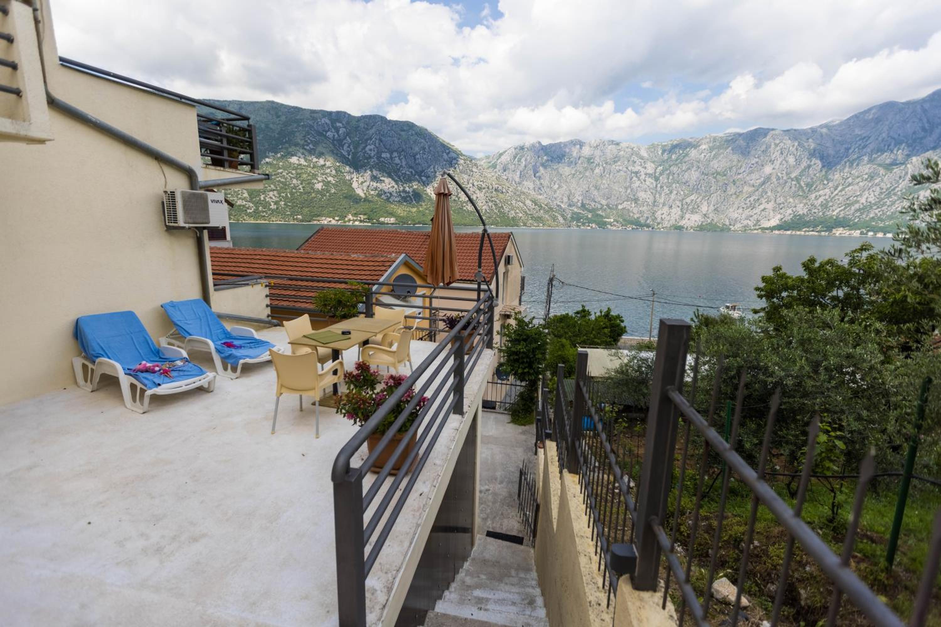 Apartment with View and Balcony photo 2