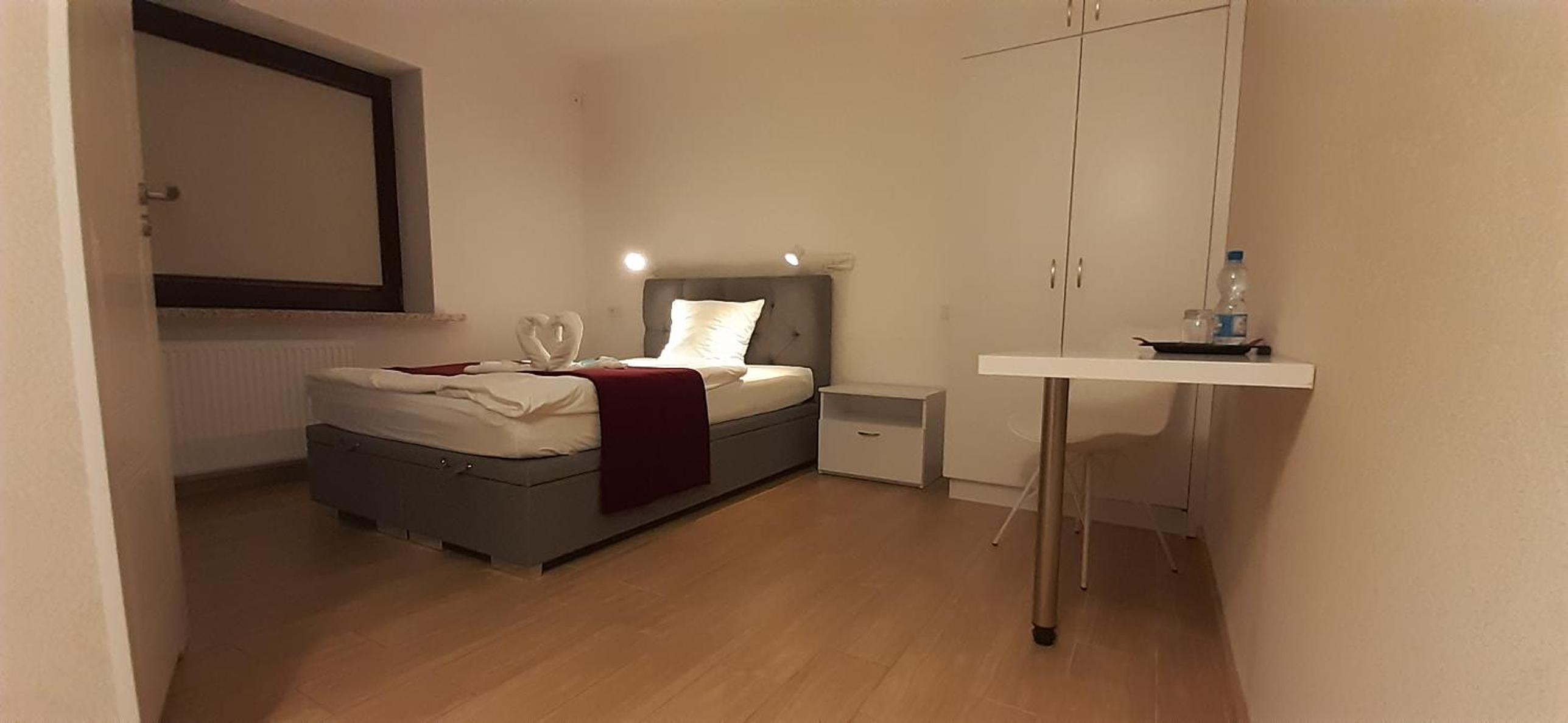 Standard Twin Room - Photo 6